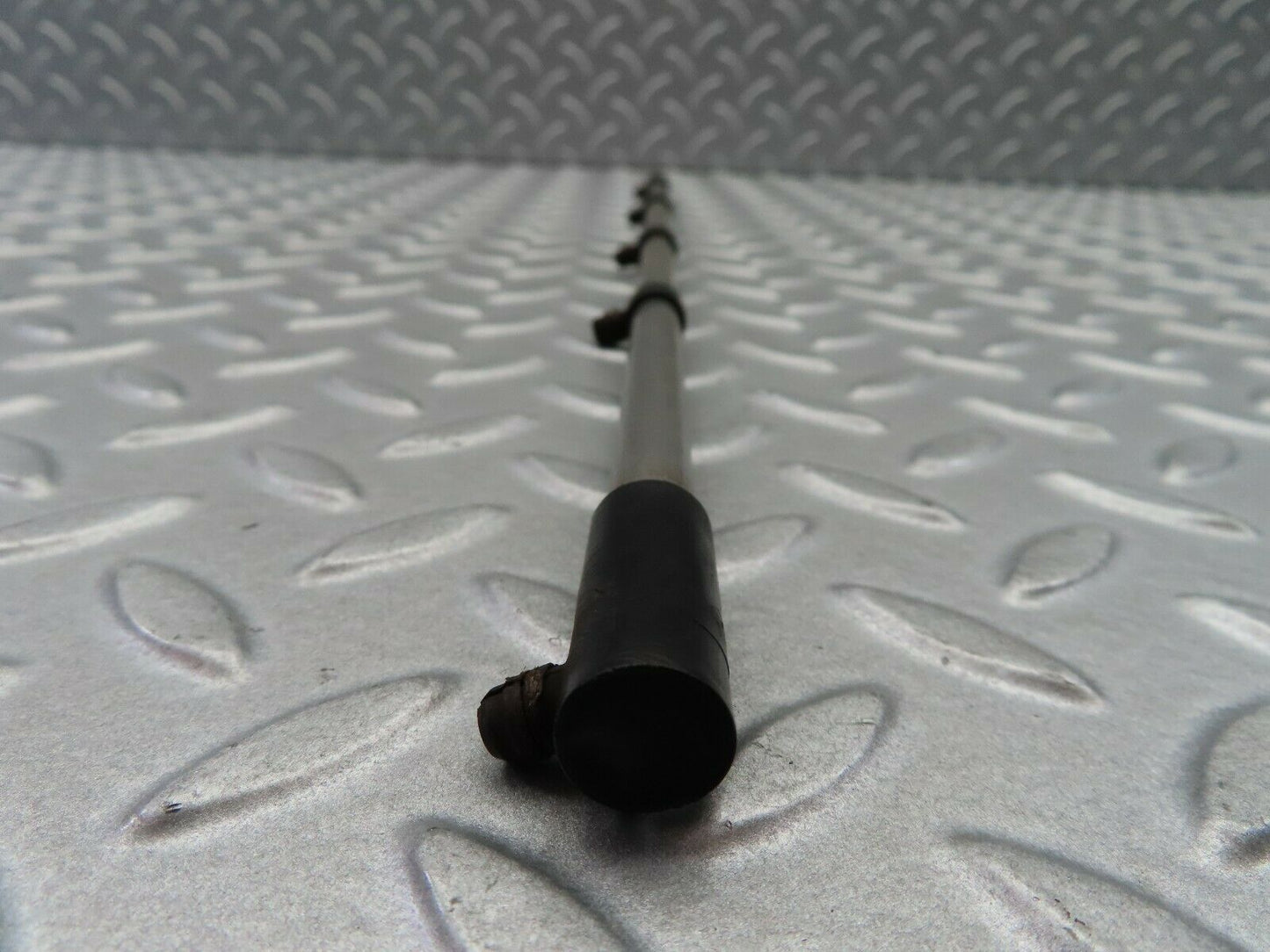 6300 Mercedes-Benz W126 380SE Camshaft Oiler Pipe