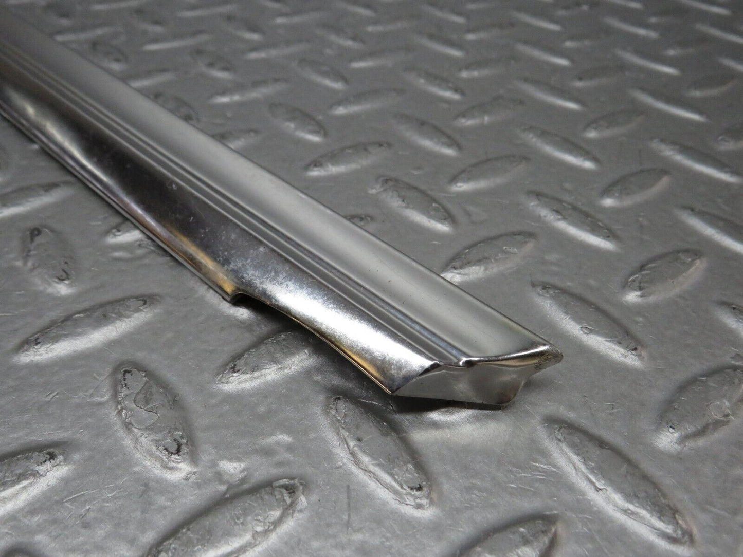 37312 Mercedes-Benz W109 300SEL Front Right Door Chrome Moulding Trim