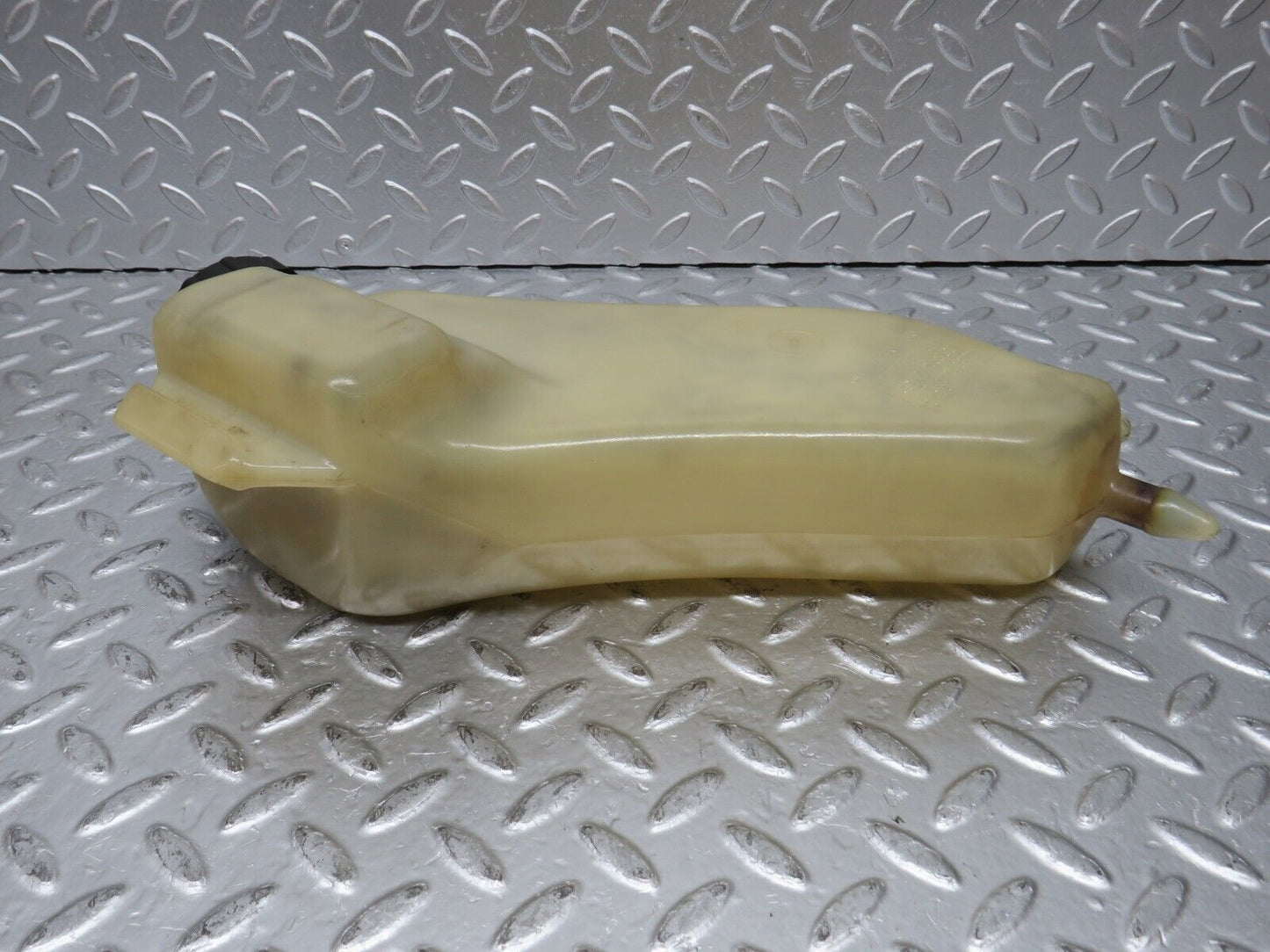 31298 Mercedes-Benz S124 220TE Hydraulic Suspension Fluid Reservoir 0009899103