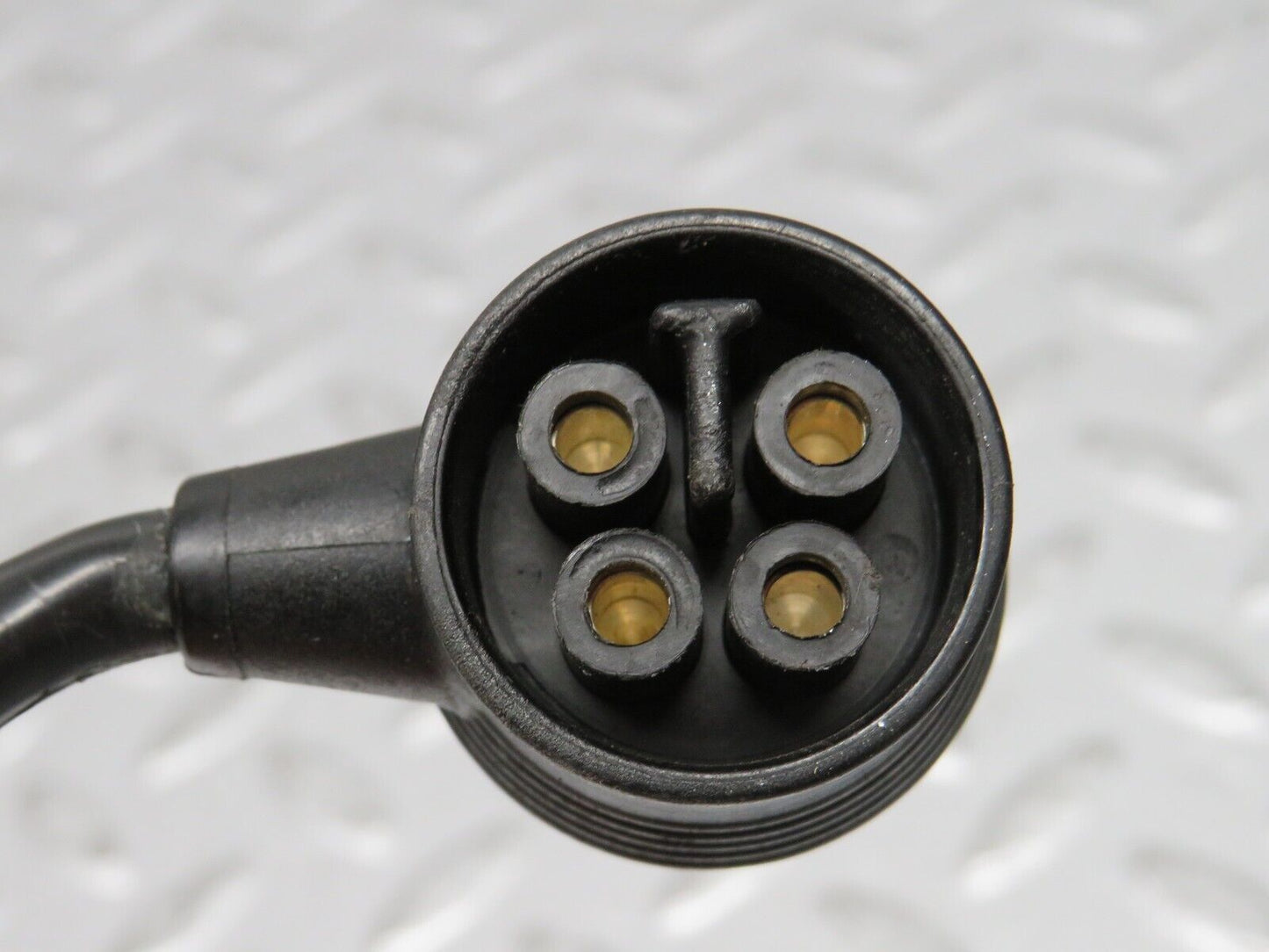 30881 Mercedes-Benz W201 190E 2.0L Ignition Control Unit Cable 2015404409 09961820