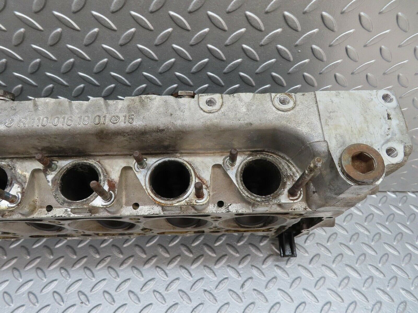 16072 Mercedes-Benz W123 280E Cylinder Head 1100161901