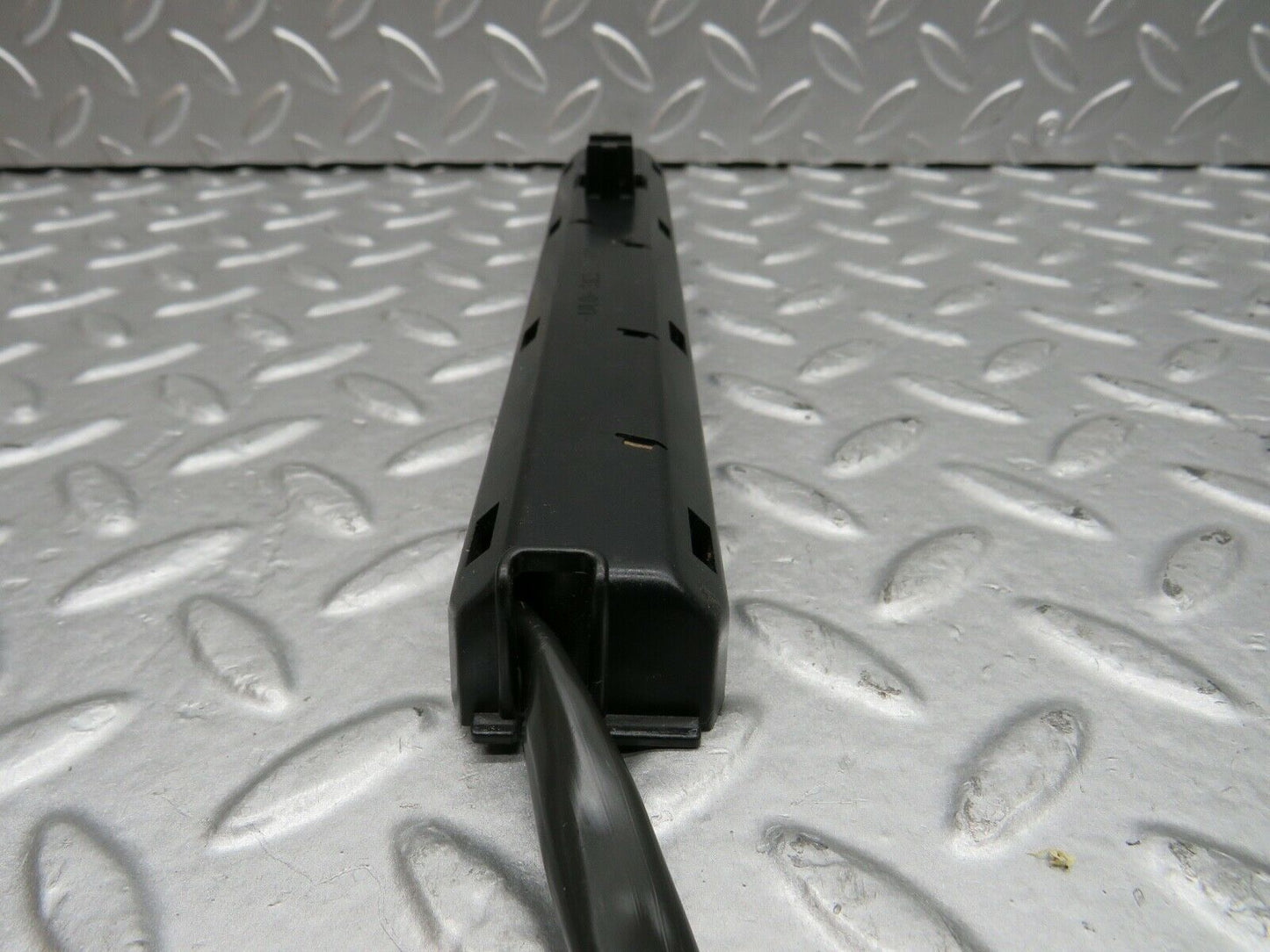 21886 Mercedes-Benz S124 Wagon Tail Light Bulb Holder 3833017