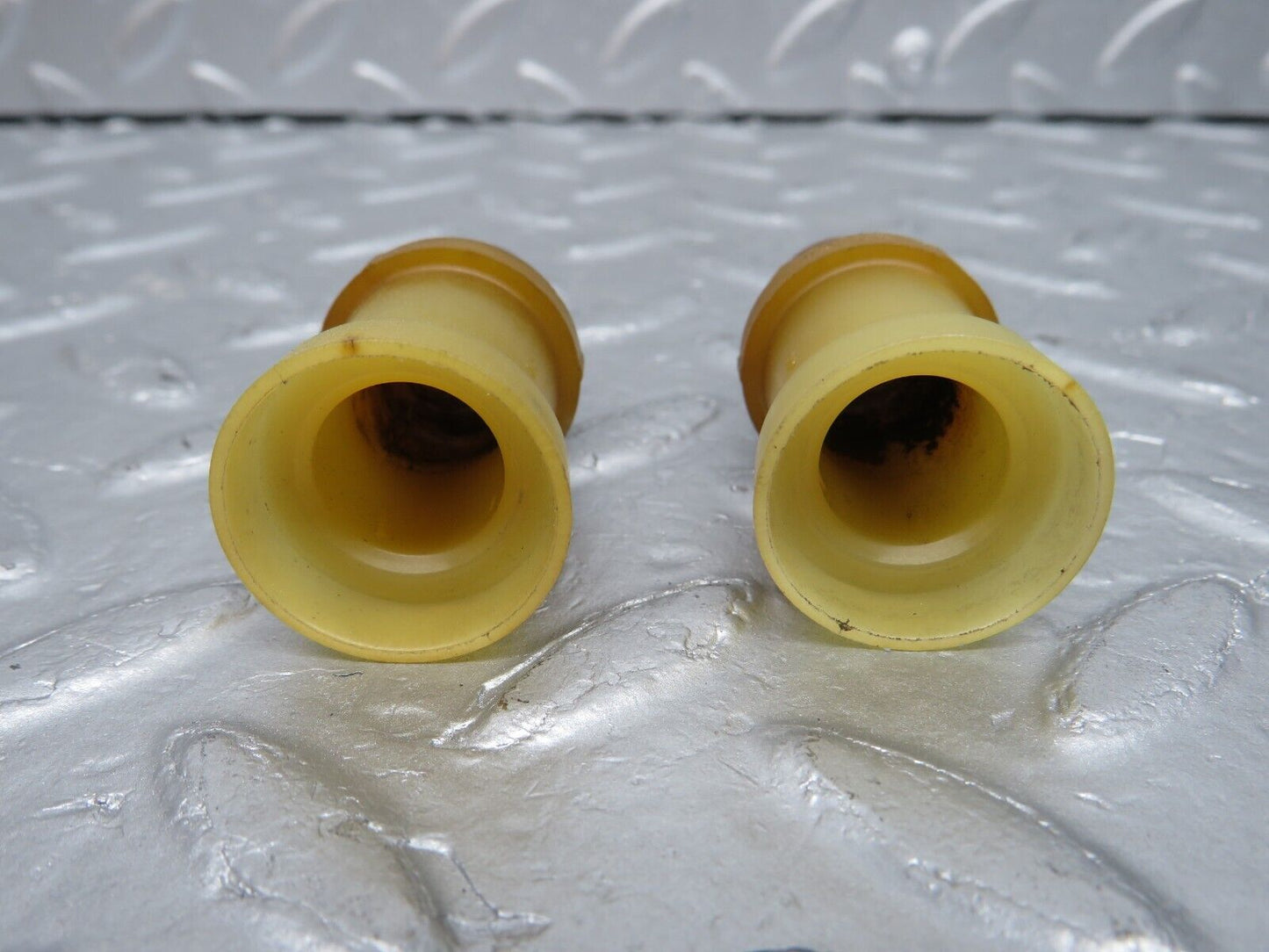 40173 Mercedes-Benz R107 350SL Coupe Fuel Injector Holder 2x
