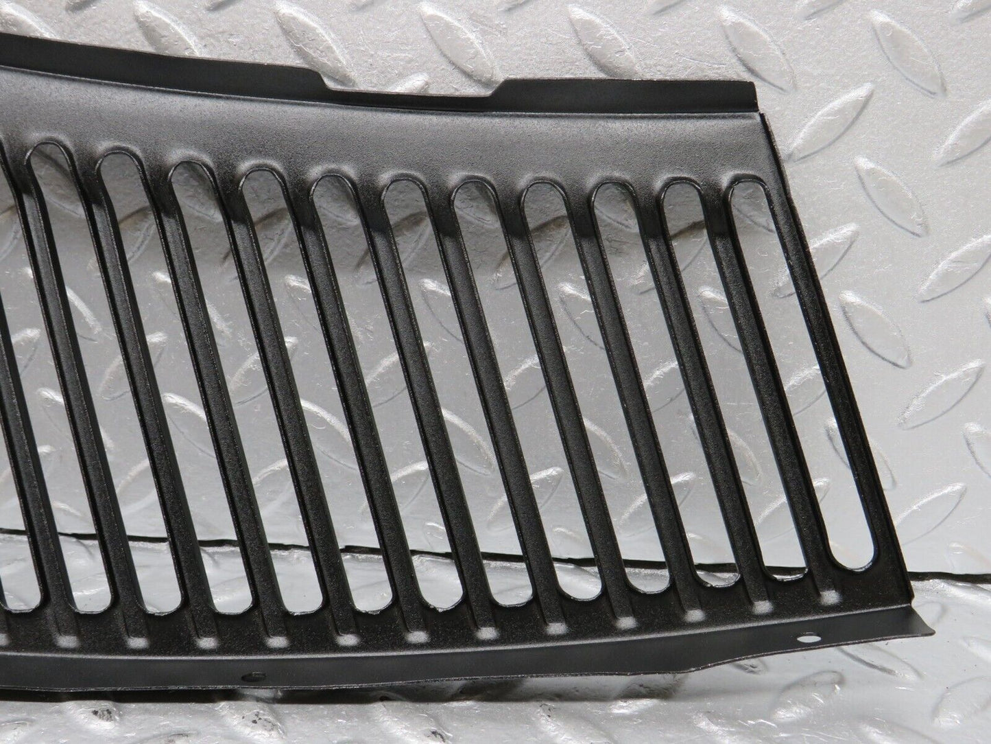 40081 Mercedes-Benz R107 350SL Air Intake Grill Left Side