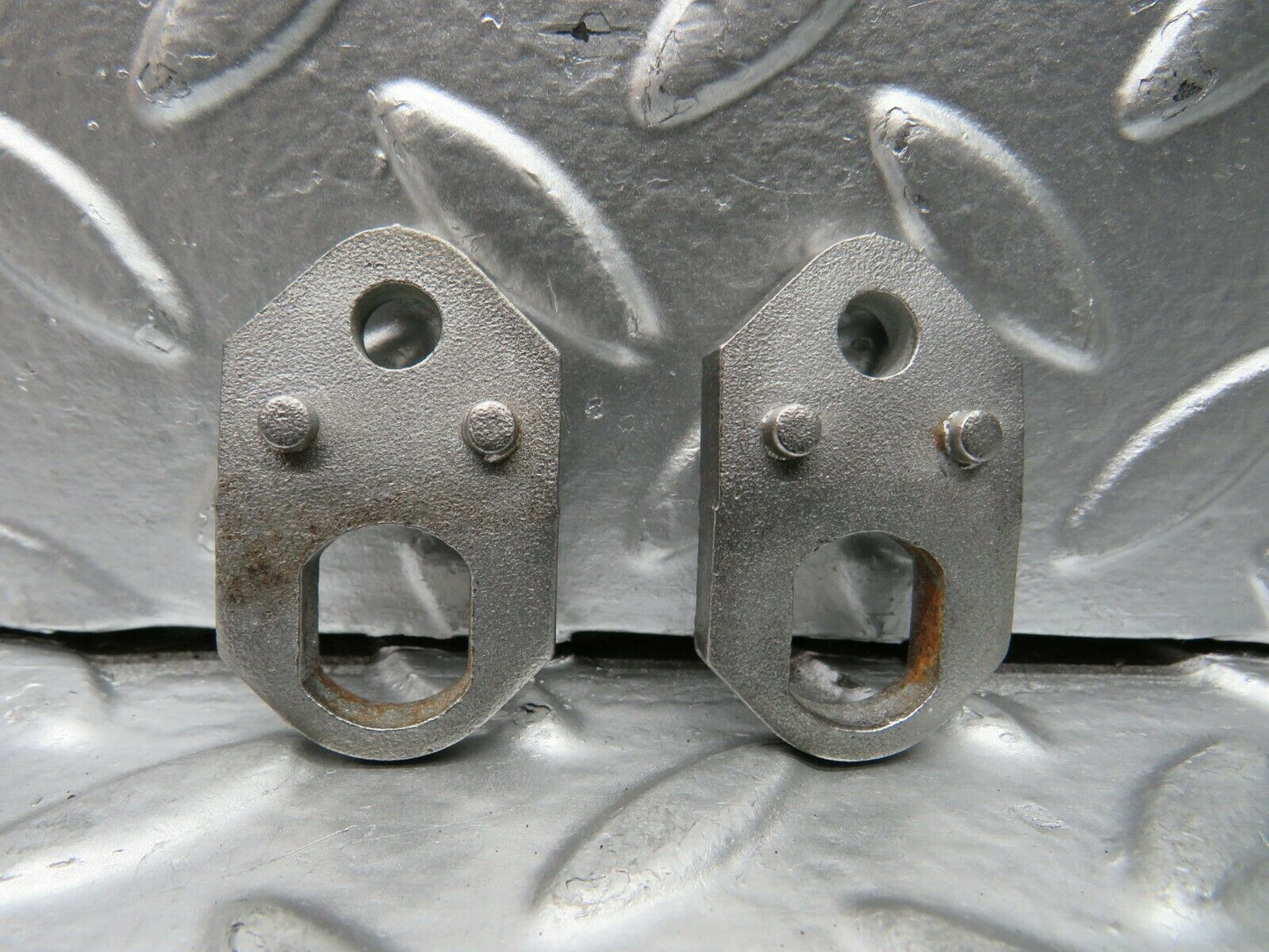 23173 Mercedes-Benz C107 450SLC Coupe Fuel Injector Bracket Pair