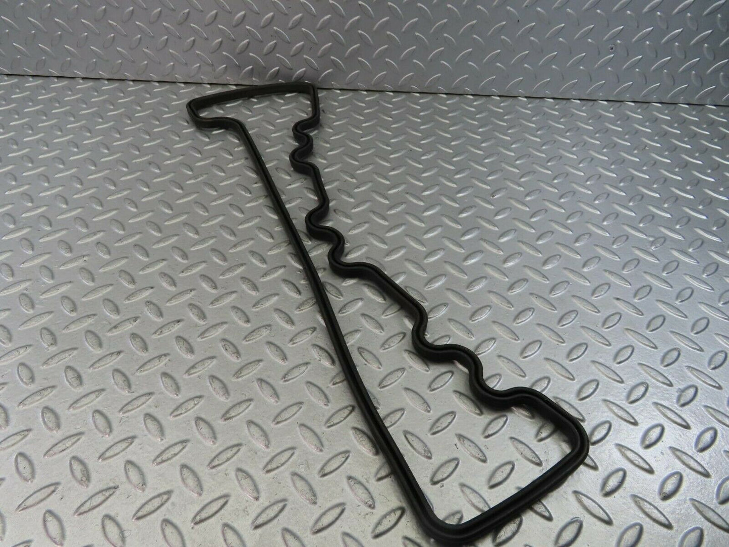 9042 Mercedes-Benz W108 Valve Cover Gasket Seal 1300160221