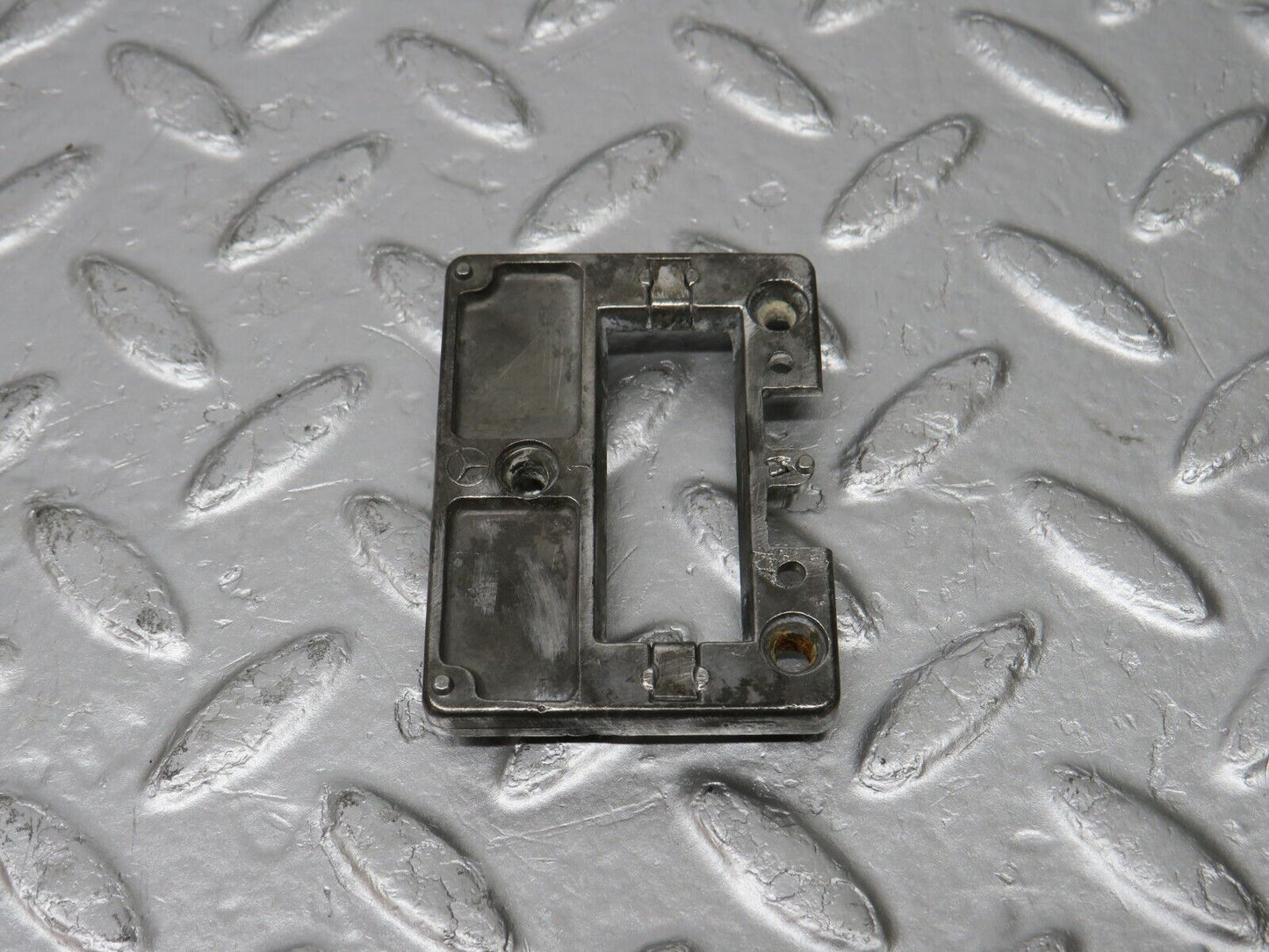34353 Mercedes-Benz C126 380SEC Coupe Rear View Mirror Mount Bracket