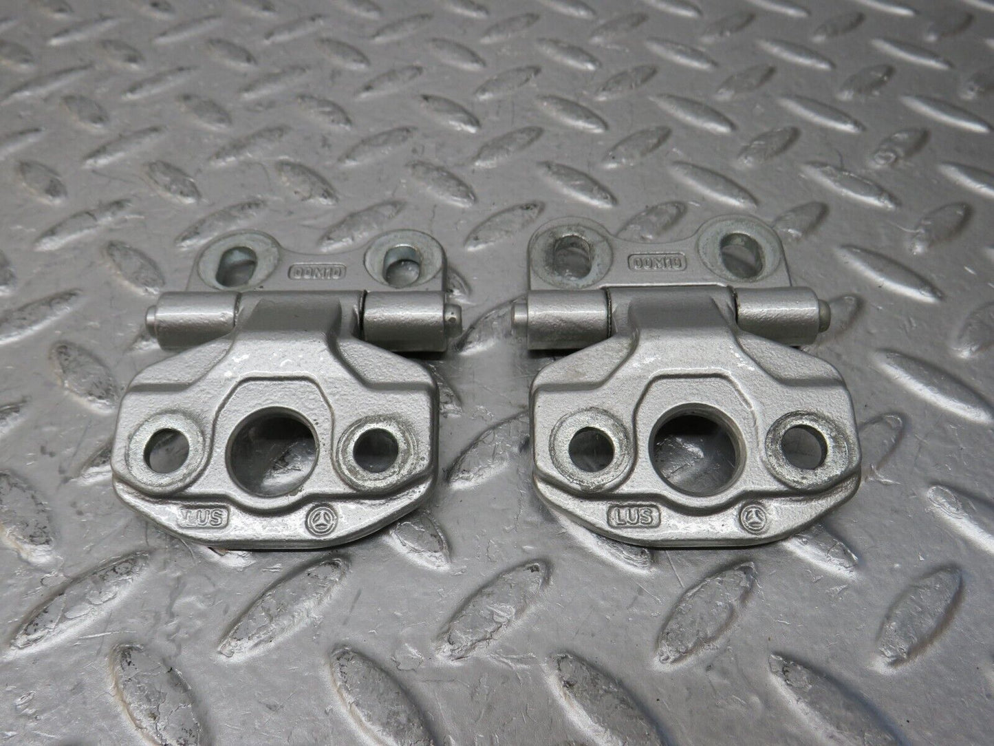 34914 Mercedes-Benz W210 320E Door Hinge Right Side