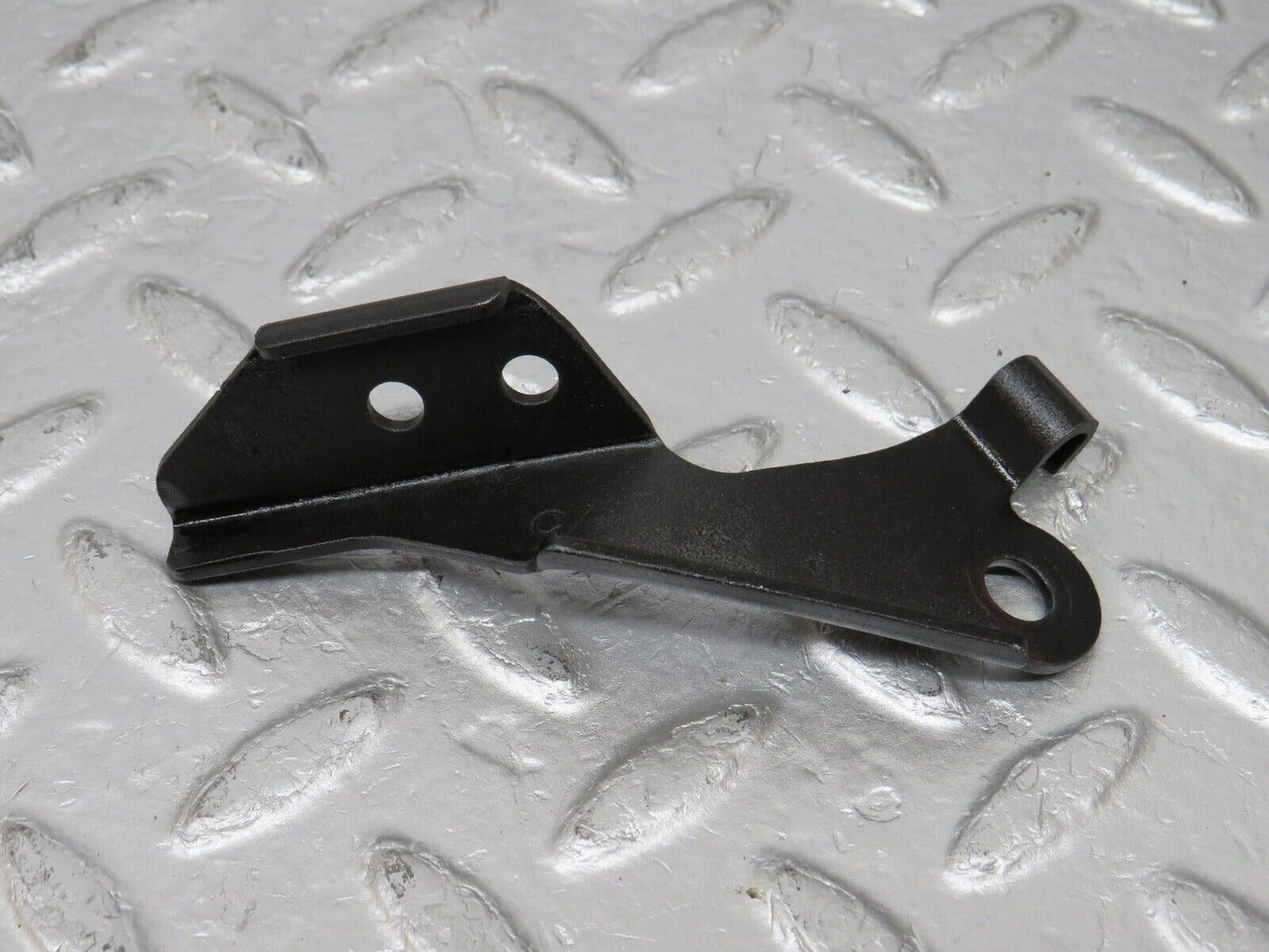 34589 Mercedes-Benz C126 380SEC Coupe Starter Motor Wire Bracket