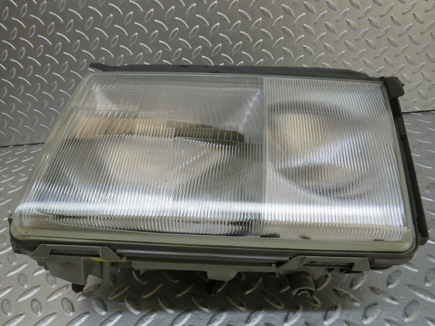 26545 Mercedes-Benz C124 220CE Headlight Bosch Left Side 1248200959 0301079705