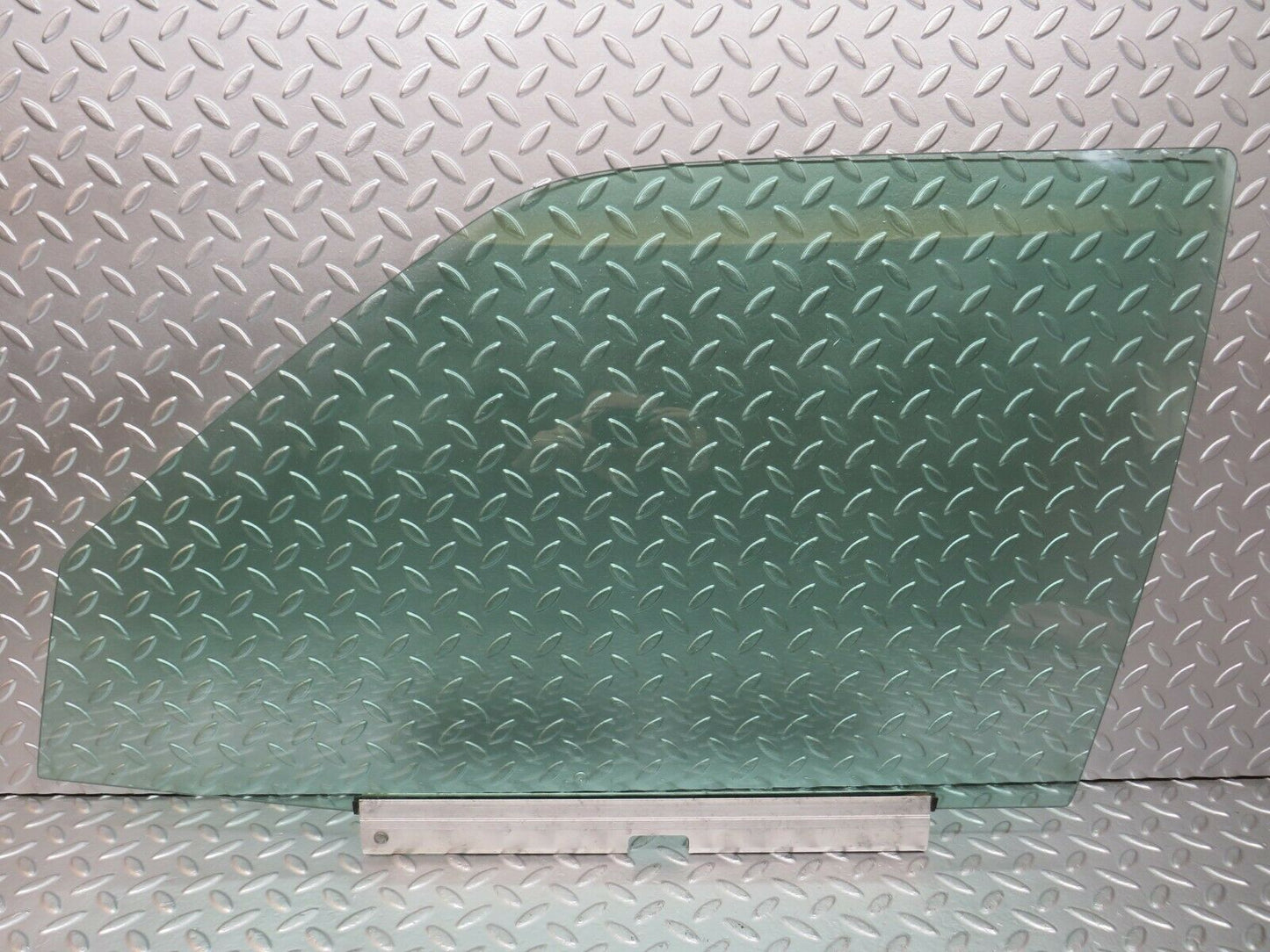 24436 Mercedes-Benz S124 220TE Wagon Front Left Door Window Glass