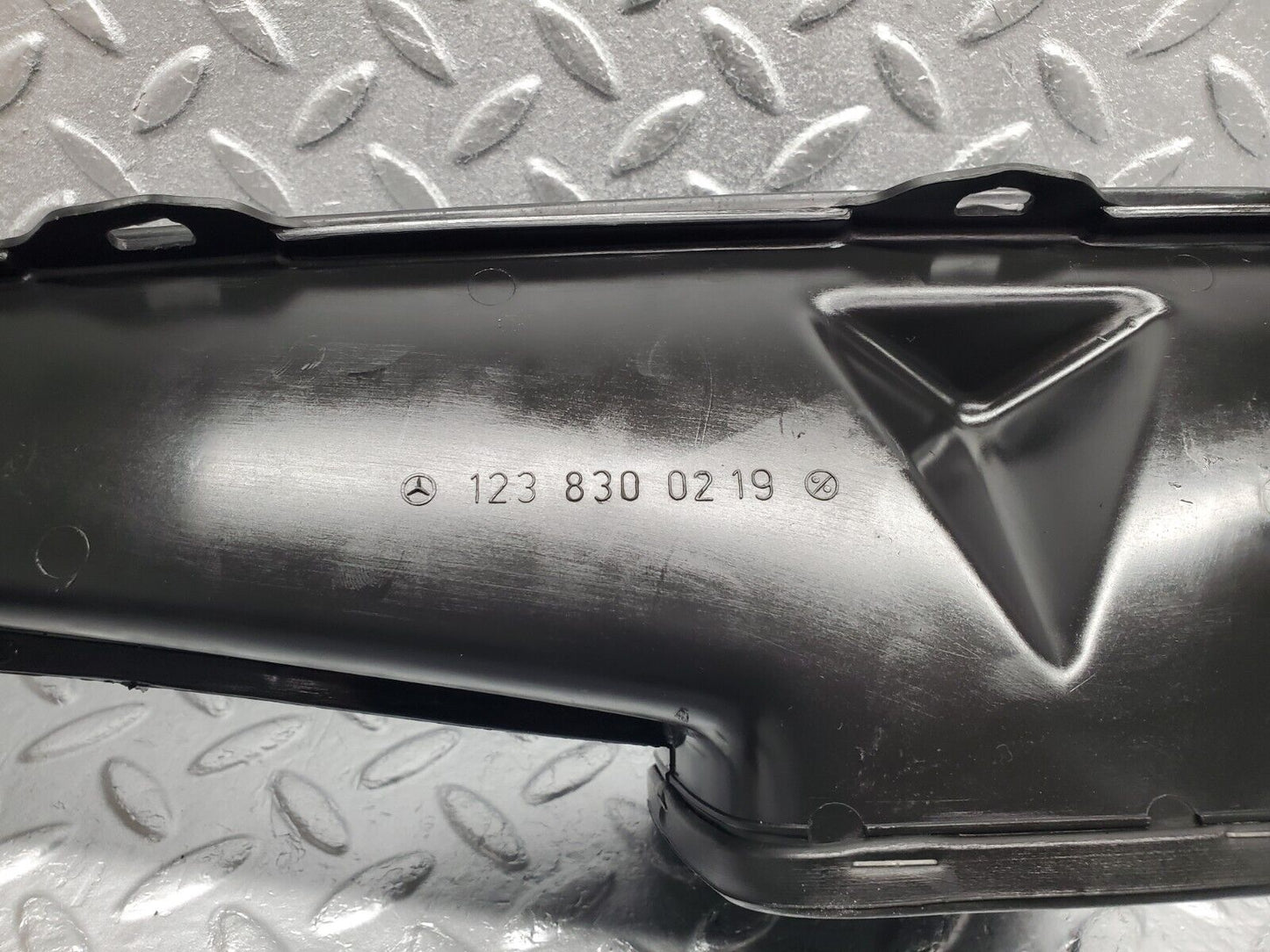 46506 Mercedes-Benz C123 280CE Coupe Air Duct Vent Pair 1238300219 1238300119