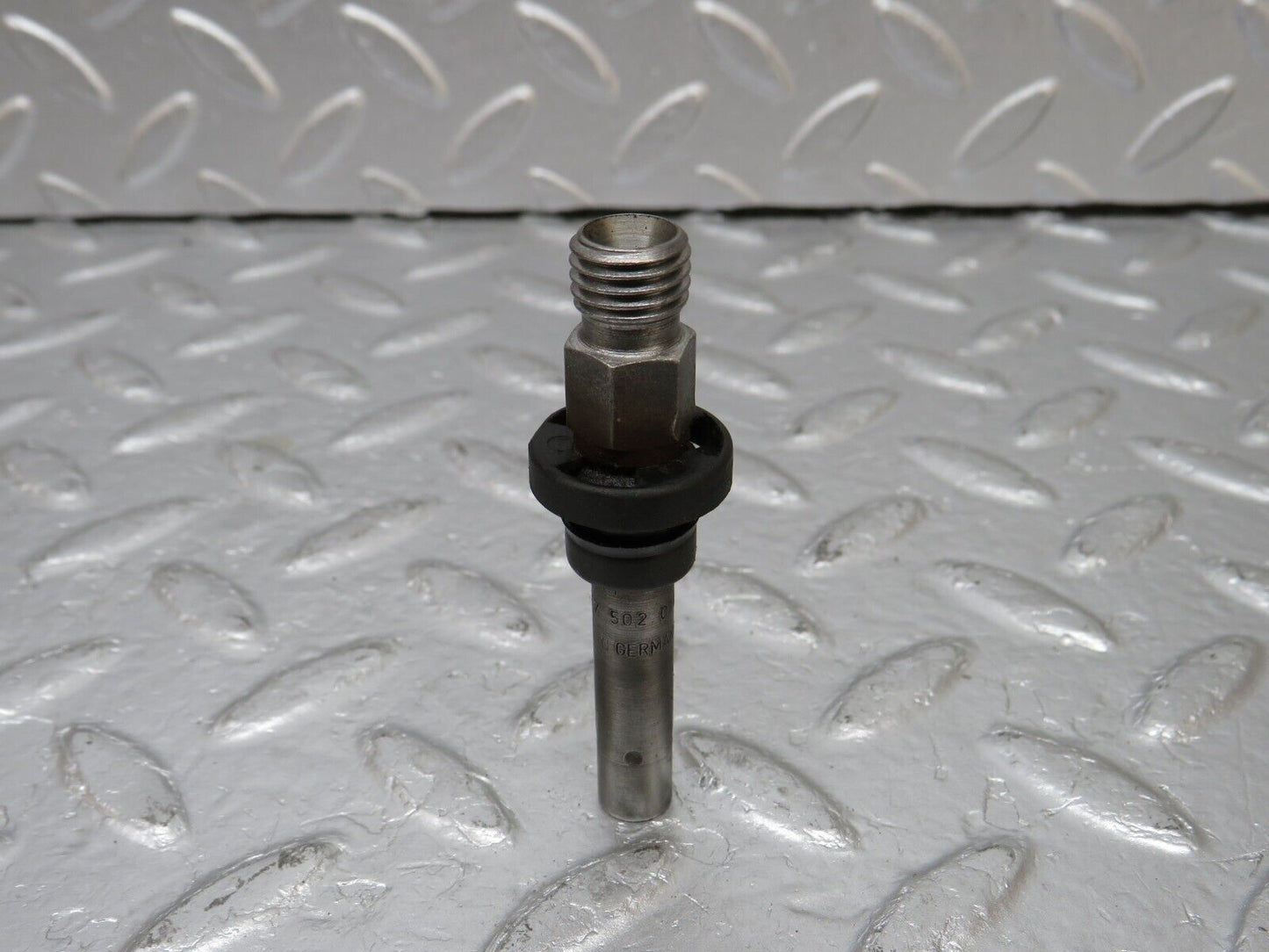34129 Mercedes-Benz W124 260E Fuel Injector Bosch 0437502010
