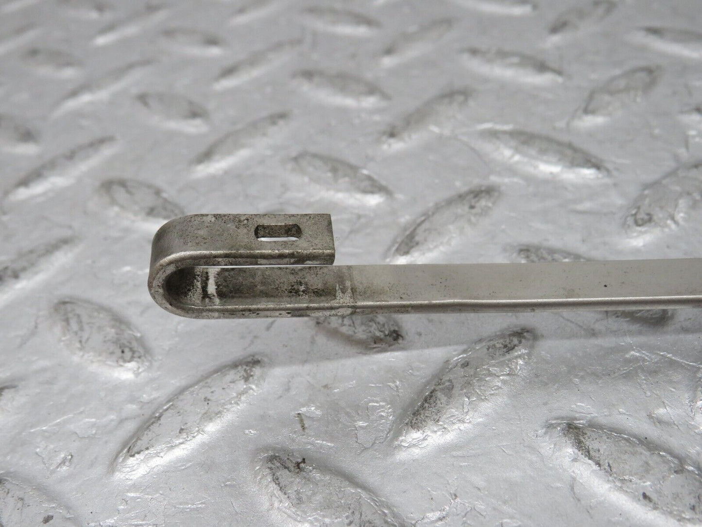 35548 Mercedes-Benz R107 280SL Front Left Windscreen Wiper Arm