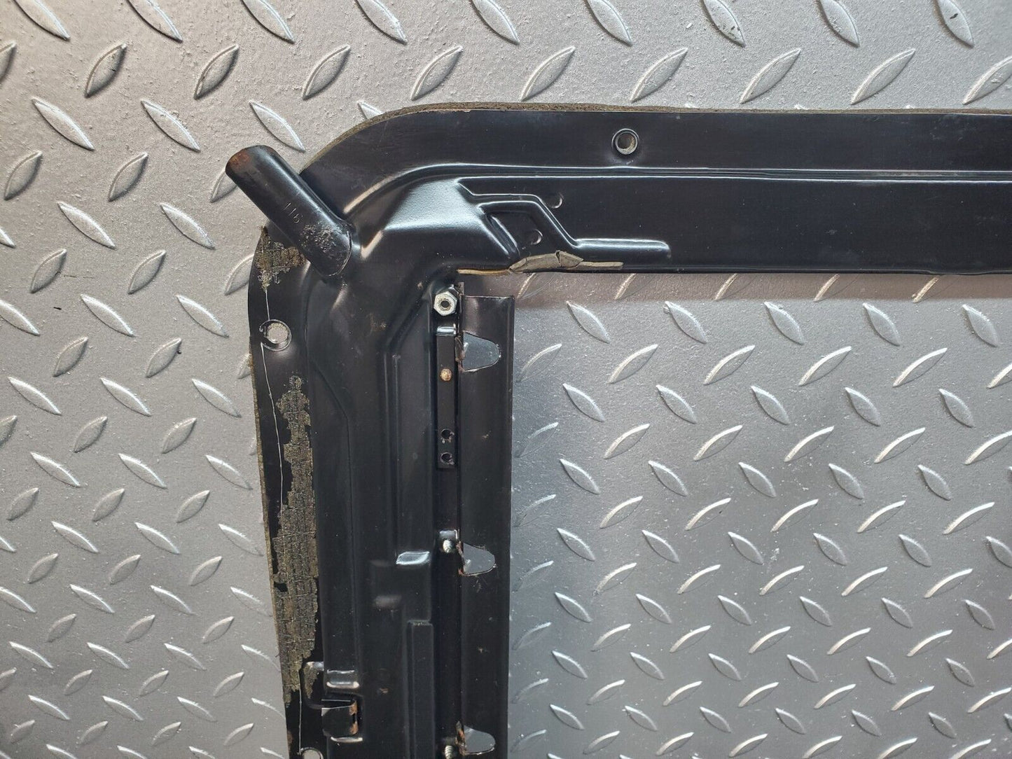 45994 Mercedes-Benz W126 420SE Power Sunroof Frame