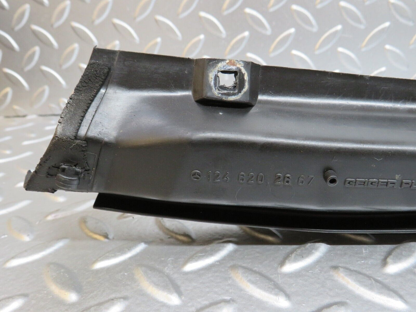 29613 Mercedes-Benz W124 230E Water Drain 1246202667 1246200978 1246200778