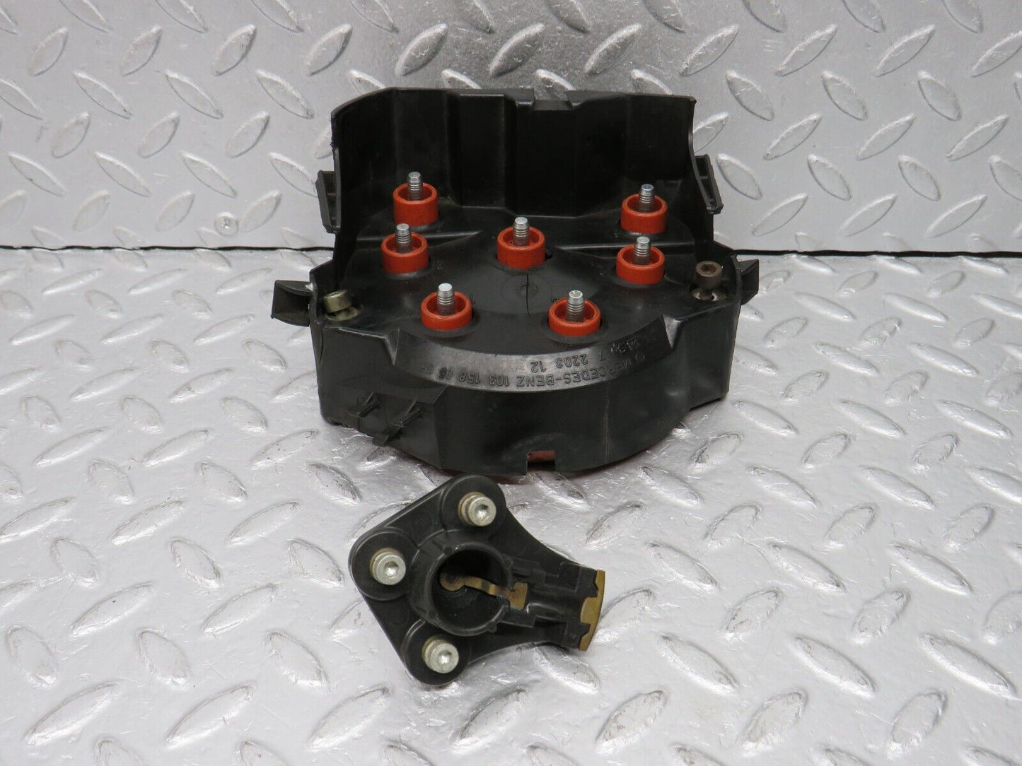 38900 Mercedes-Benz W201 190E Ignition Distributor Bosch 1031580585 1235522384