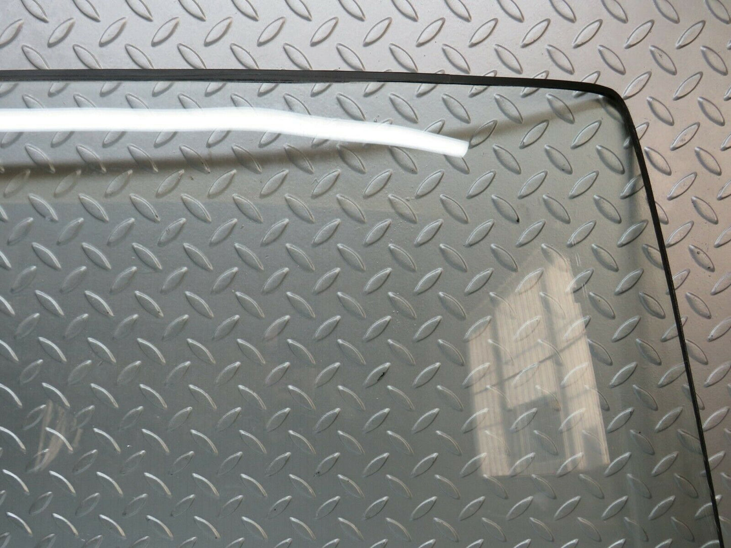 23489 Mercedes-Benz W114 280E Rear Heated Windscreen Glass
