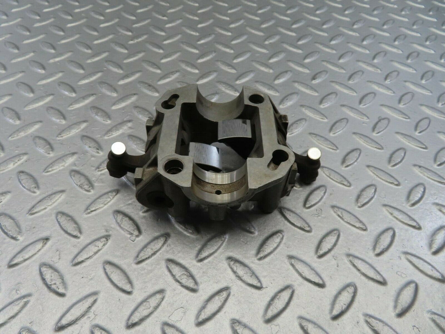 10076 Mercedes-Benz C123 230CE Coupe Rocker Arms Camshaft Bearing Block 1020510010