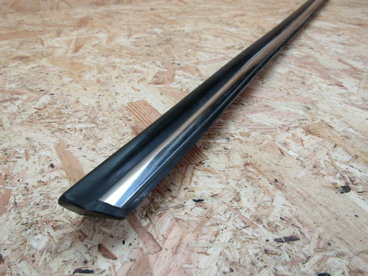 2148 Mercedes-Benz W116 350SE Front Left Door Chrome Trim