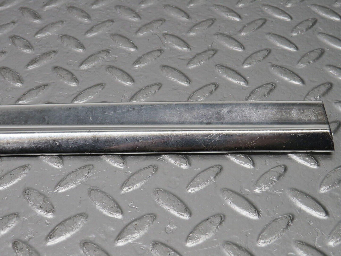 0742 Mercedes-Benz C107 350SLC Coupe Rear Left Window Chrome