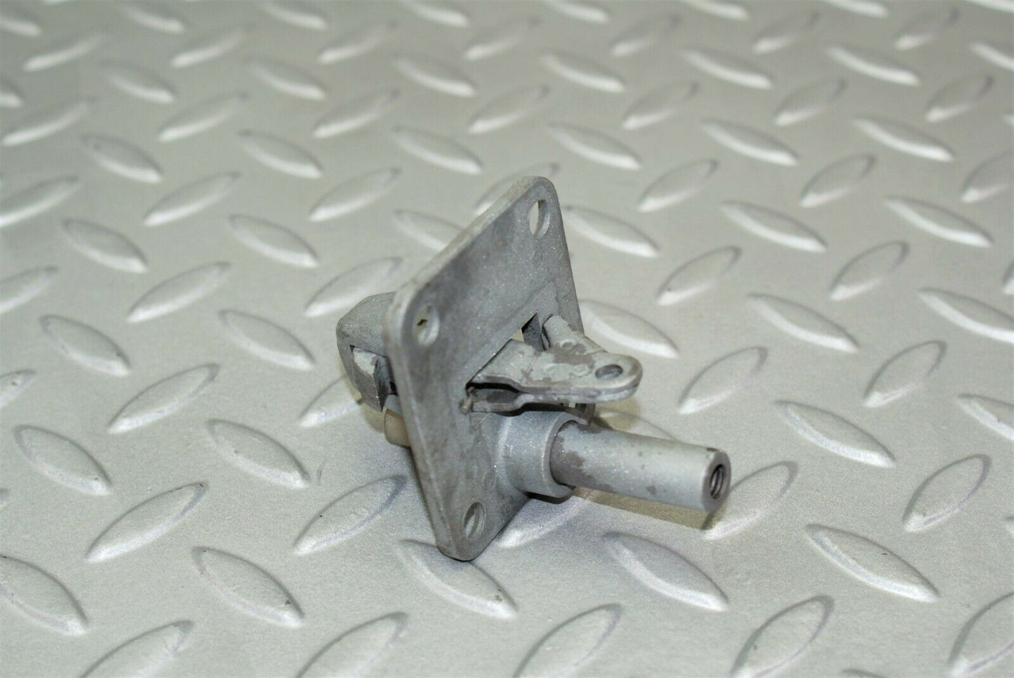 3211 Mercedes-Benz W115 220D Bonnet Lock Latch