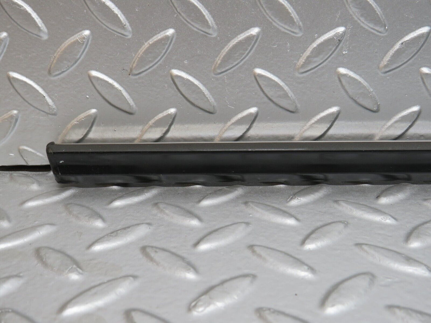 32110 Mercedes-Benz W123 230E Front Right Door Centre Moulding Trim