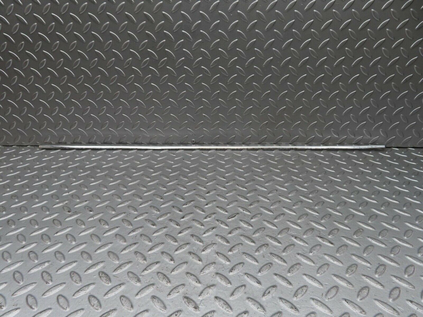 13600 Mercedes-Benz W123 200 Front Left Door Chrome Moulding Trim
