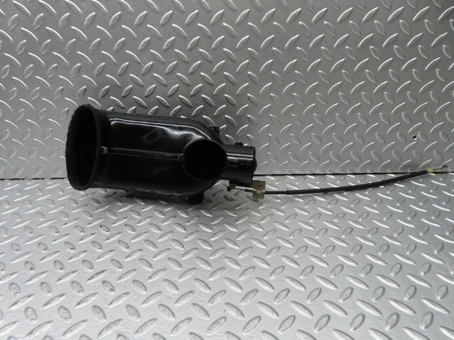 20597 Mercedes-Benz R107 450SL Air Vent Control Right Side