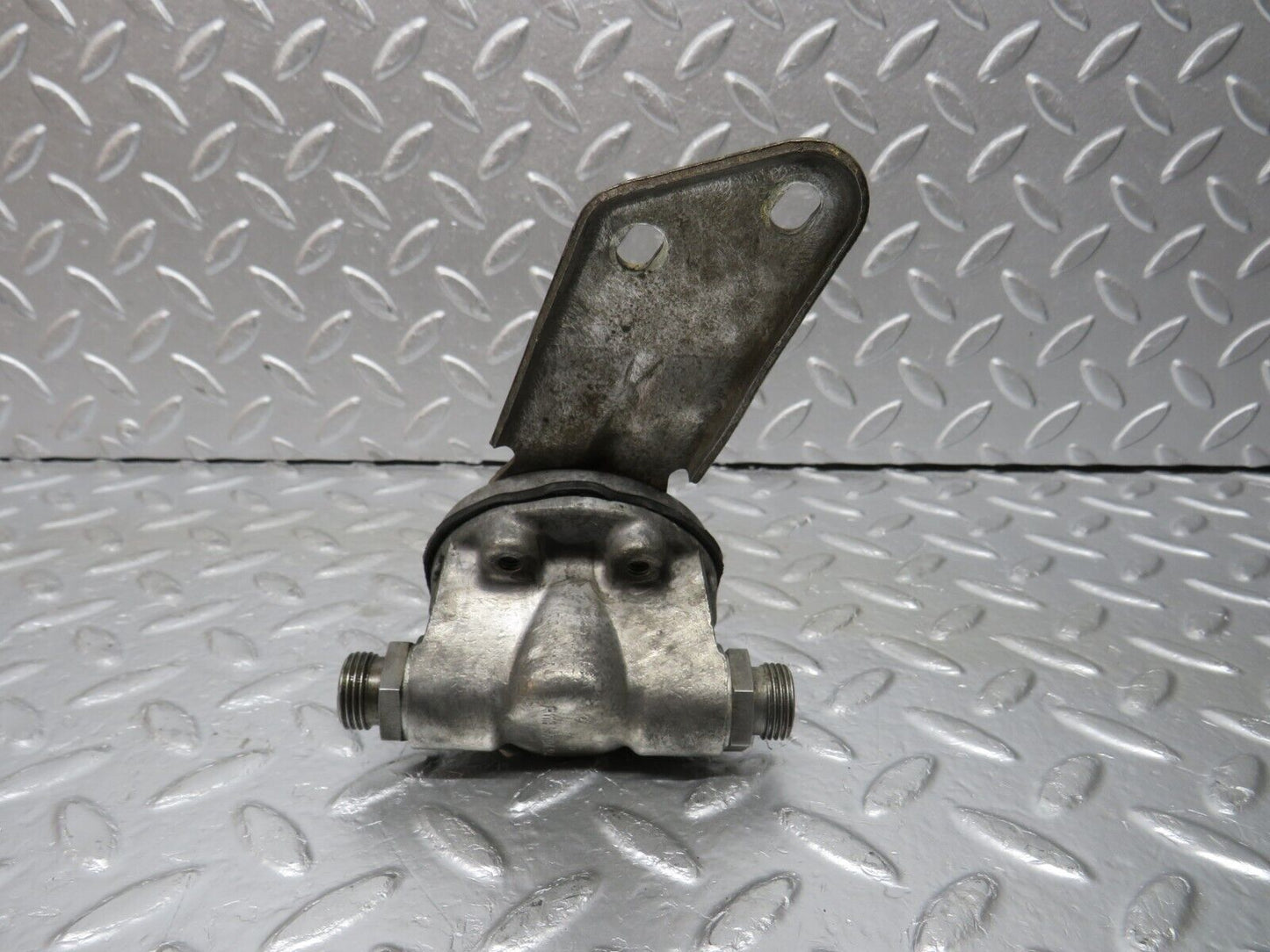 32956 Mercedes-Benz C107 R107 450 V8 Oil Pressure Damper 1161870196 1161870494