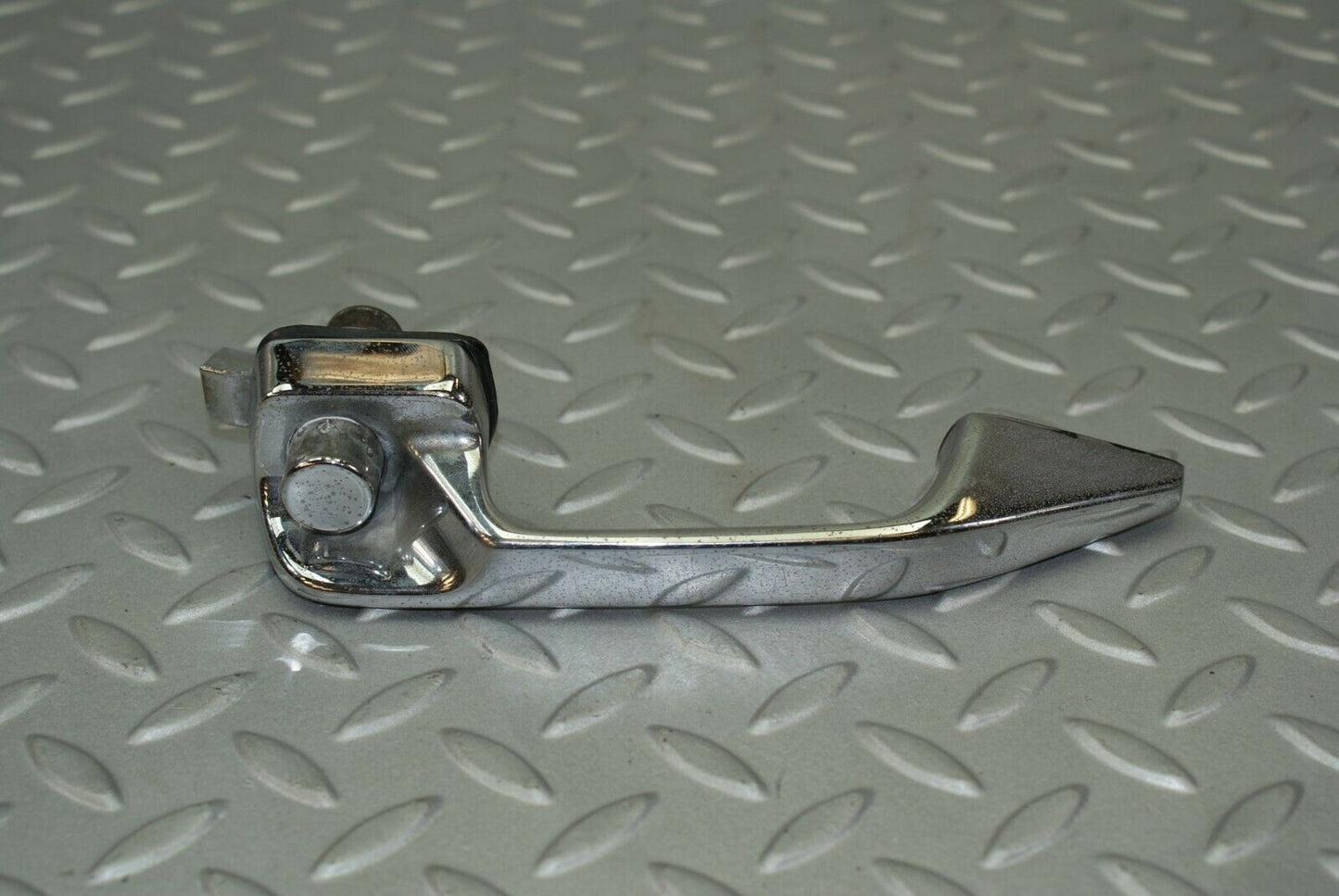 3106 Mercedes-Benz W115 220D Door Handle Rear Left 1157660301
