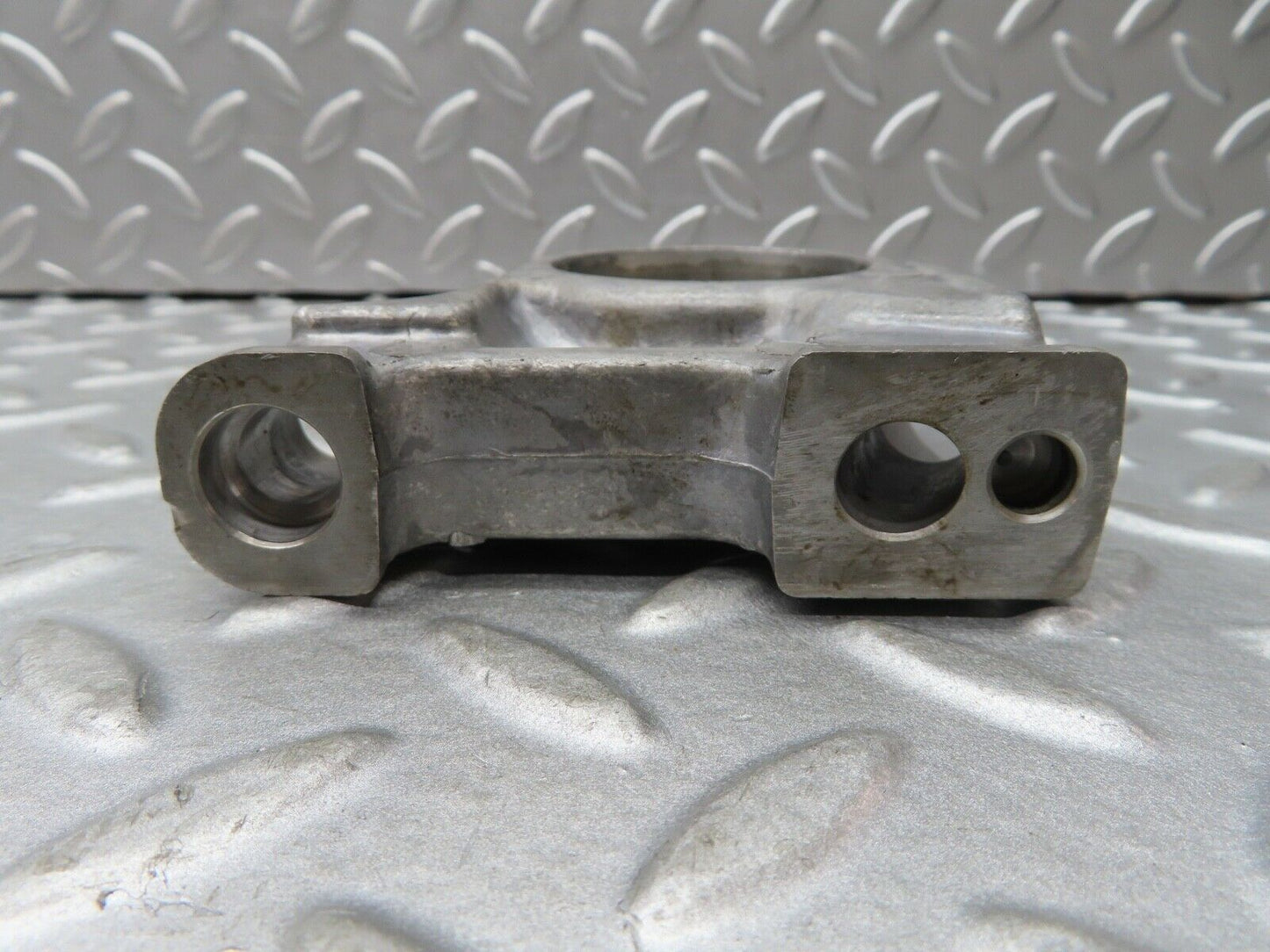 17725 Mercedes-Benz W116 450SEL Camshaft Tower Bearing 1160514312