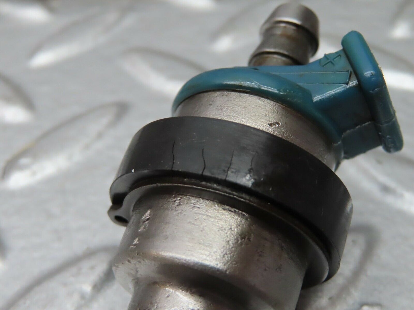 20690 Mercedes-Benz R107 450SL Fuel Injector Bosch 0280150036