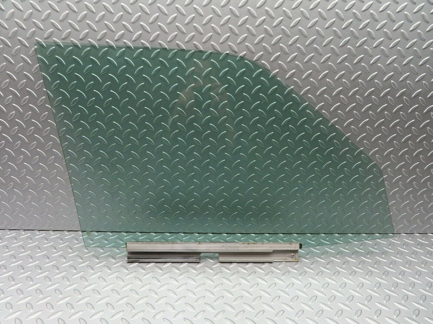 5322 Mercedes-Benz W124 230E Front Left Door Window Glass
