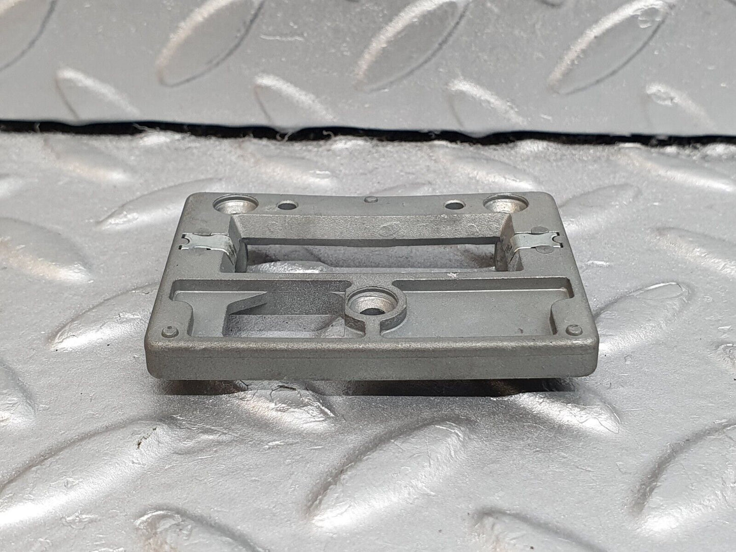 42082 Mercedes-Benz W202 C200 Rear View Mirror Bracket