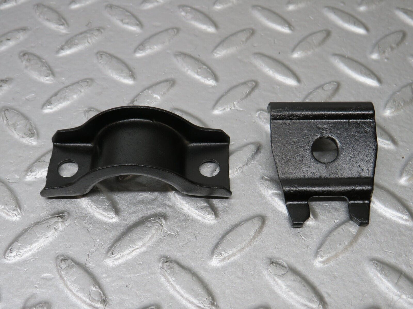 36782 Mercedes-Benz W201 190E 2.0L Front Axle Bracket