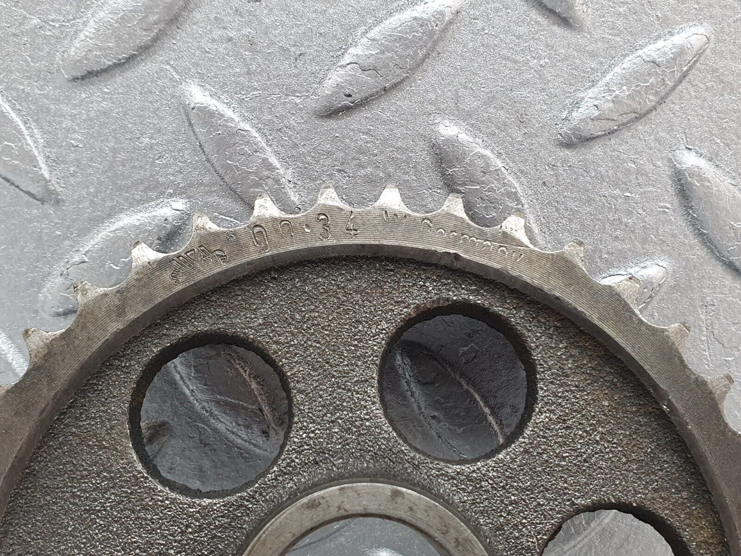 40872 Mercedes-Benz W123 240D Camshaft Timing Gear