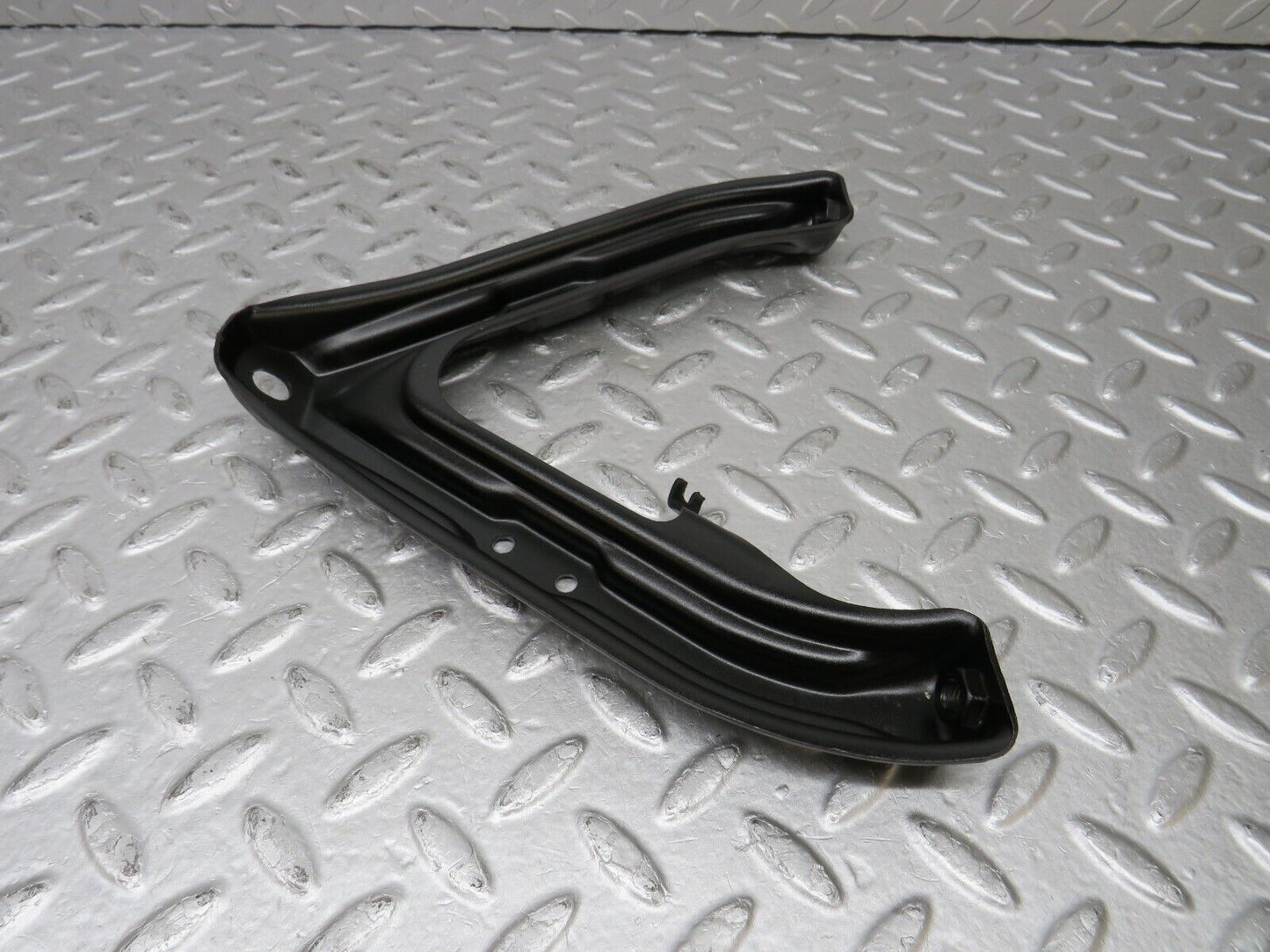 36773 Mercedes-Benz W201 190E 2.0L Air Intake Manifold Bracket