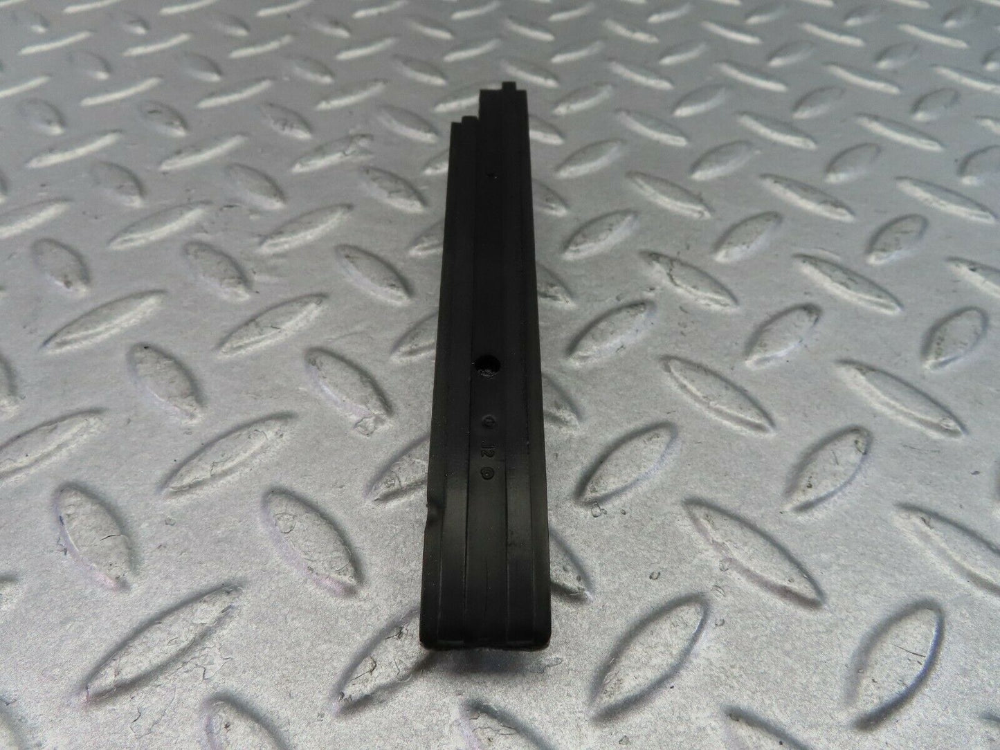 8052 Mercedes-Benz W115 220D Timing Chain Guide Rail