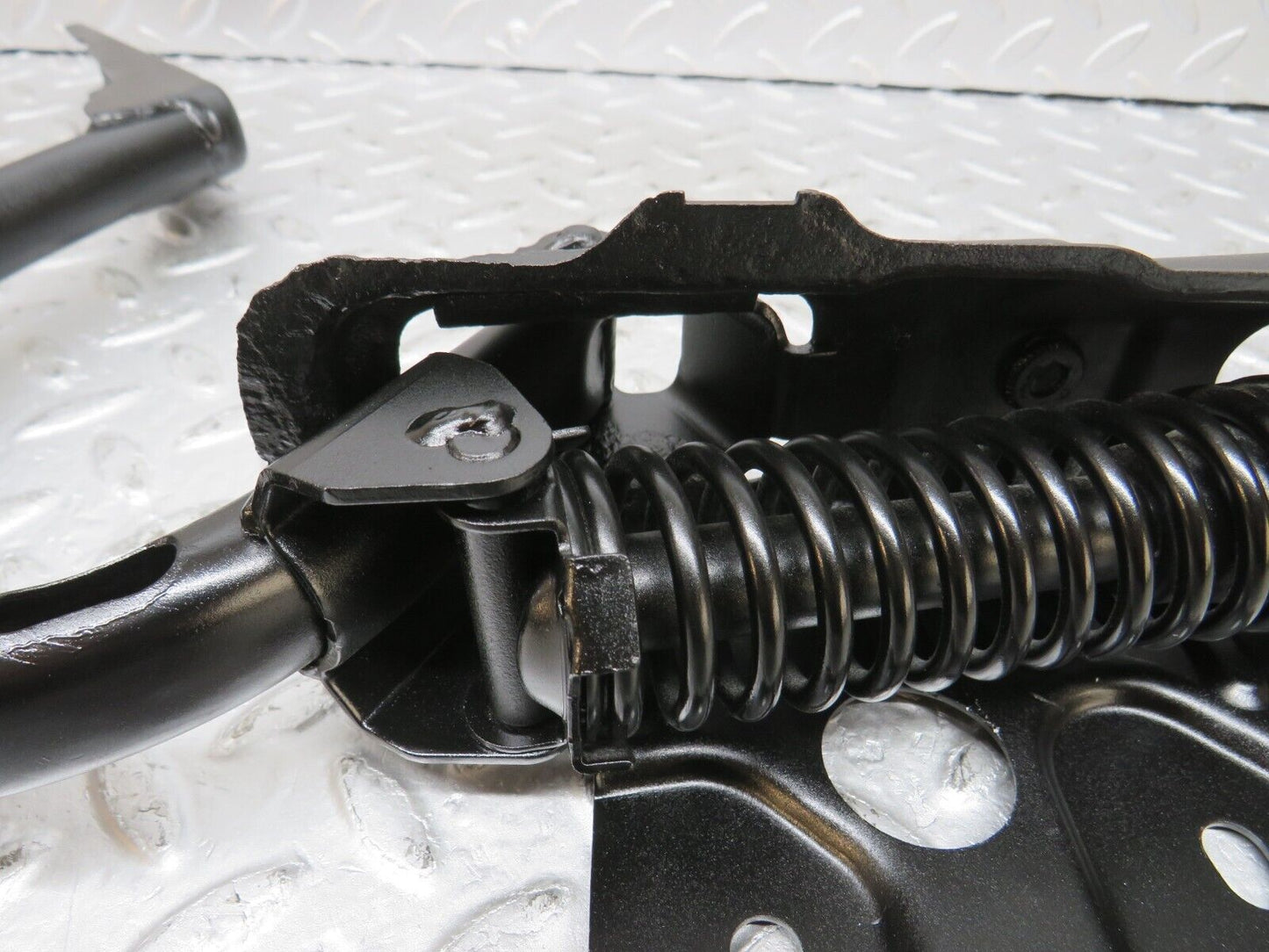 36316 Mercedes-Benz W126 420SE Trunk Hinge Left Side