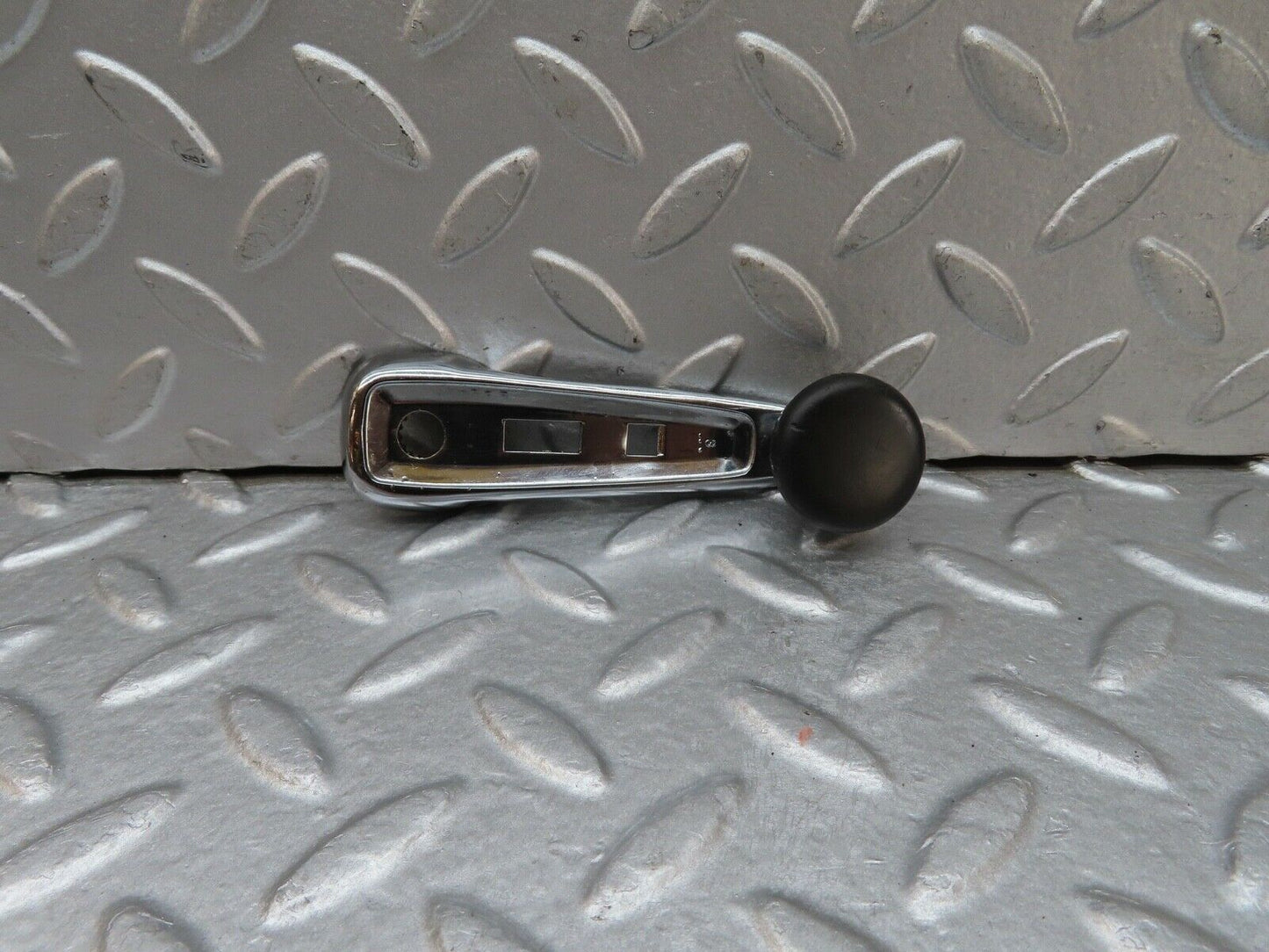17957 Mercedes-Benz W123 200 Window Lifter Crank Handle