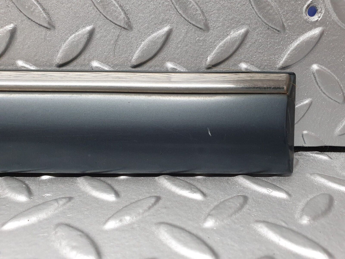 41804 Mercedes-Benz W202 C200 Front Right Door Centre Moulding Trim 2026909462