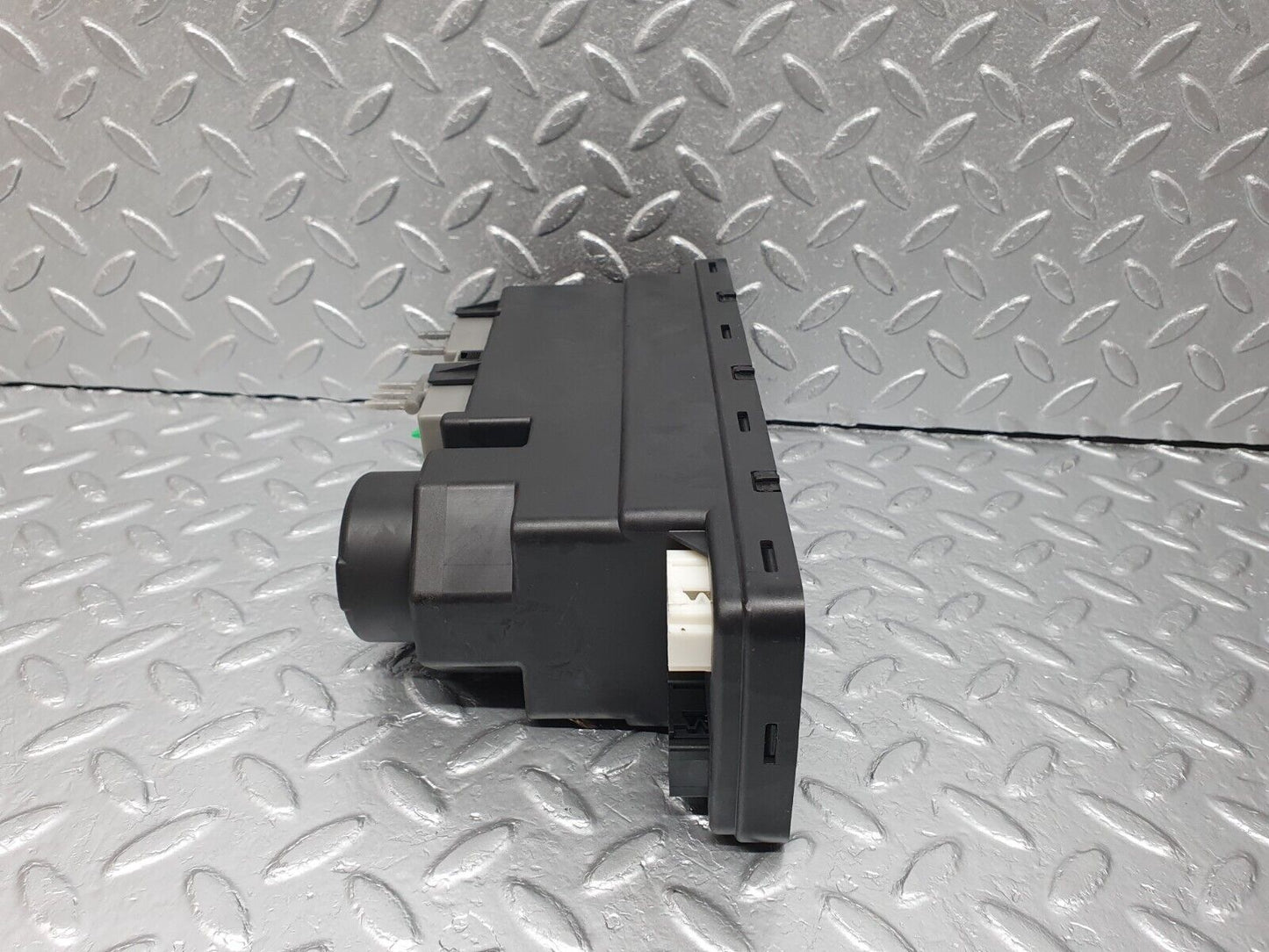 41959 Mercedes-Benz W202 C200 Central Locking Vacuum Pump Hella 2108001048