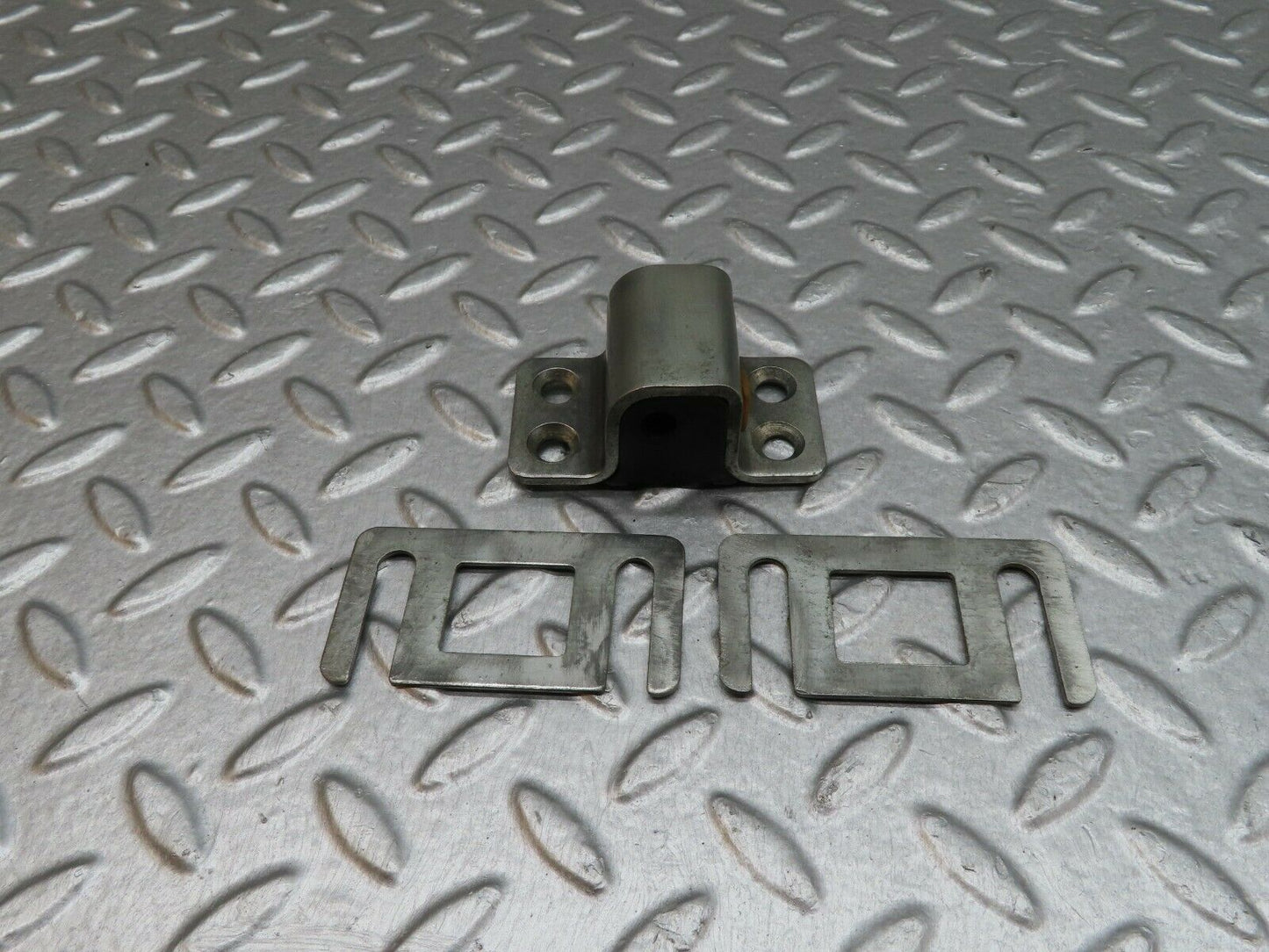 18047 Mercedes-Benz W123 200 Door Lock Latch Right Side