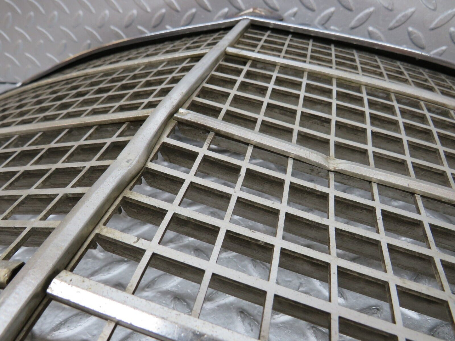 35837 Mercedes-Benz W108 Bonnet Grill Chrome