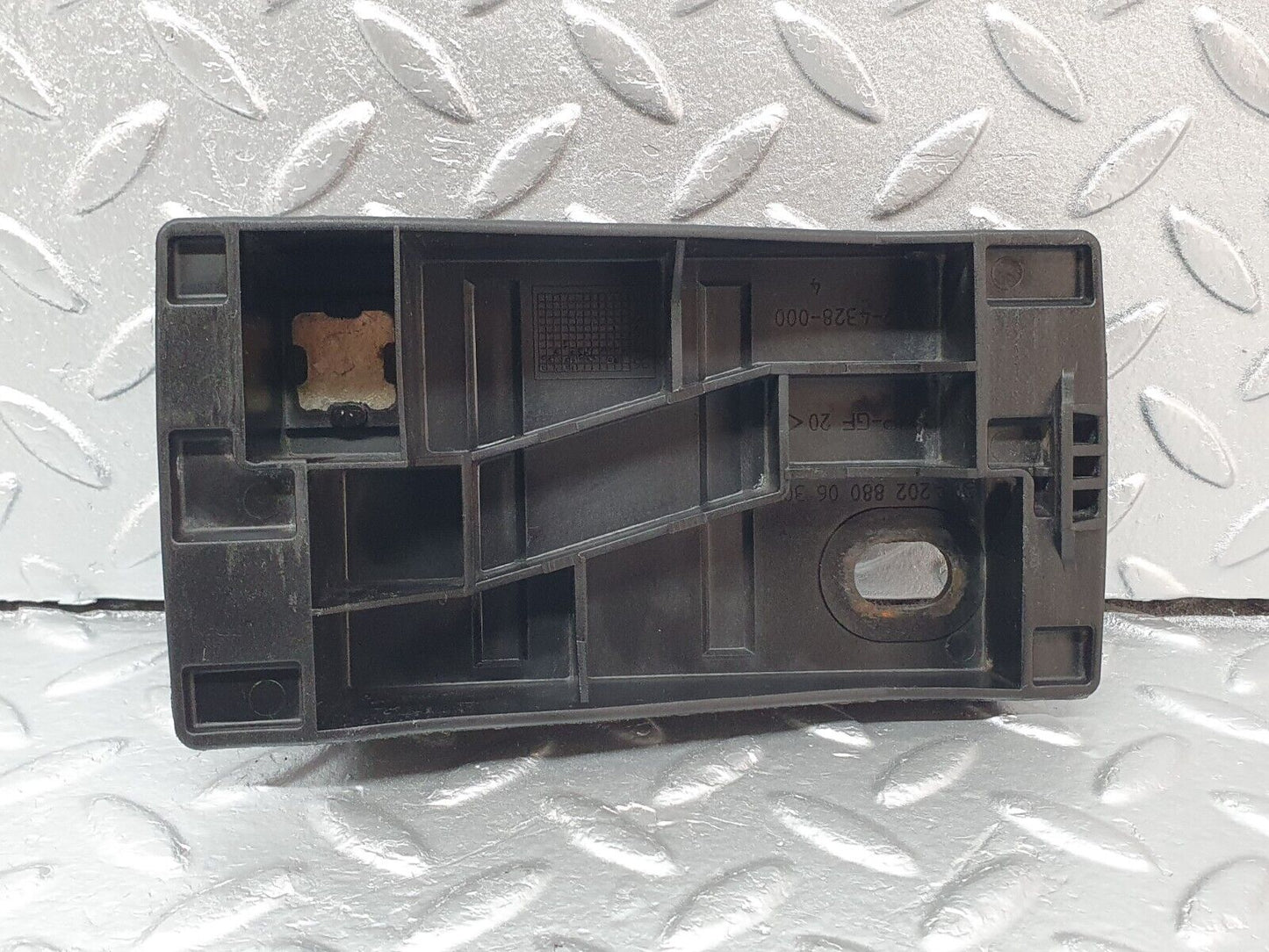 41748 Mercedes-Benz W202 C200 Rear Bumper Bracket 2028800630