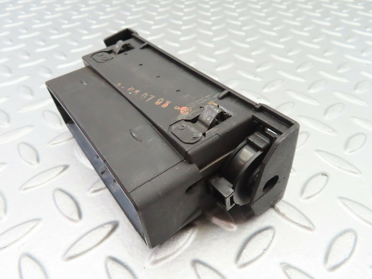 7125 Mercedes-Benz S124 E220 Wagon Dashboard Air Vent Right