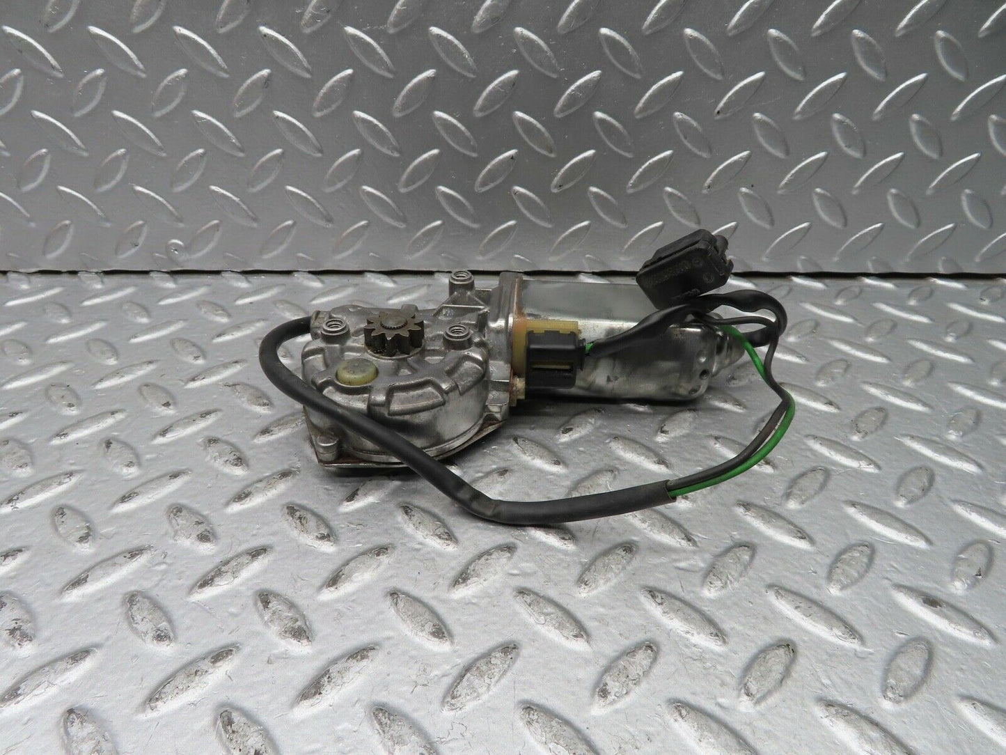 21441 Mercedes-Benz W126 300SE Rear Left Window Regulator Motor 0130821037
