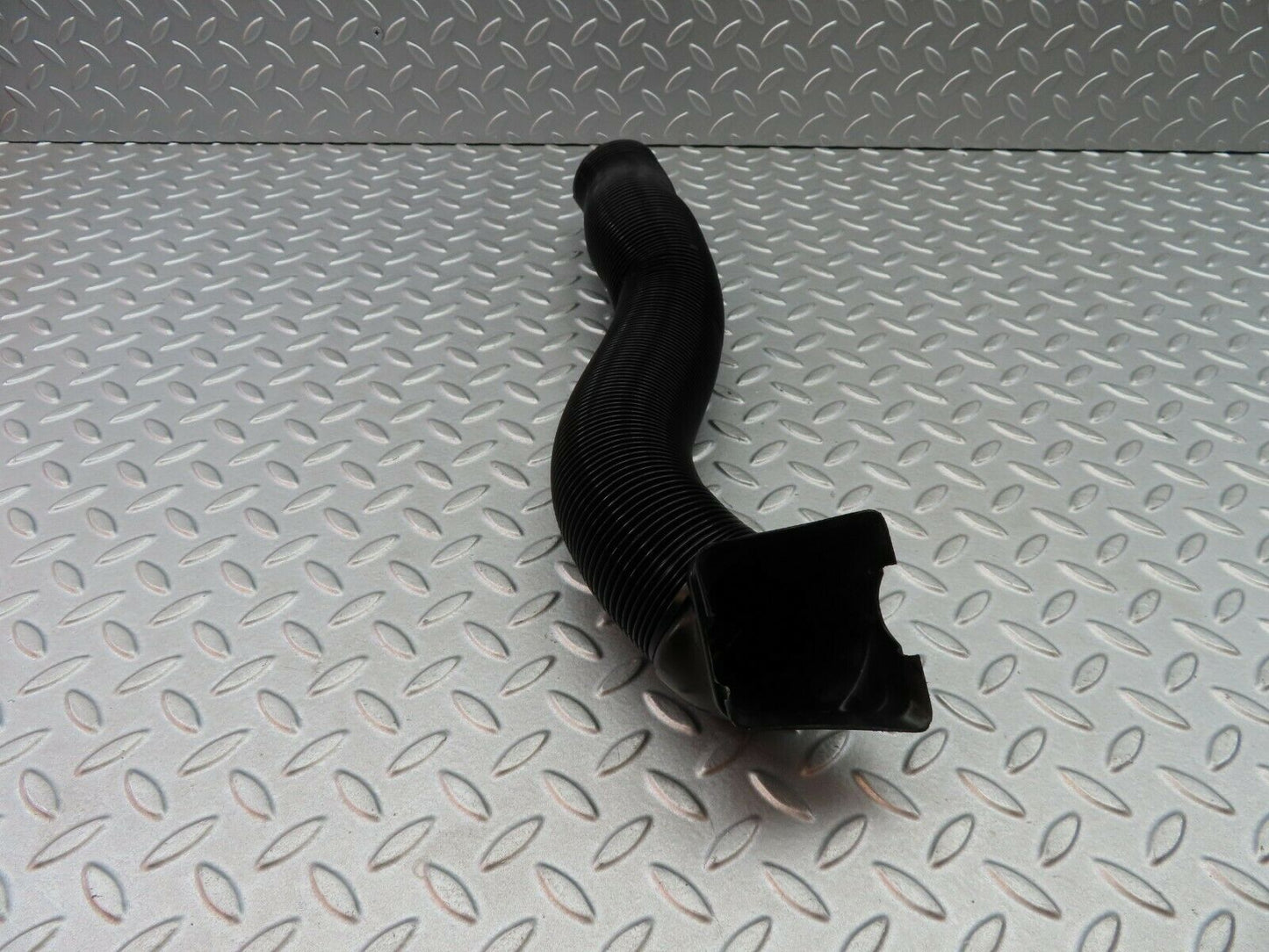 6126 Mercedes-Benz W126 380SE Heater Pipe Air Pipe 1268311446