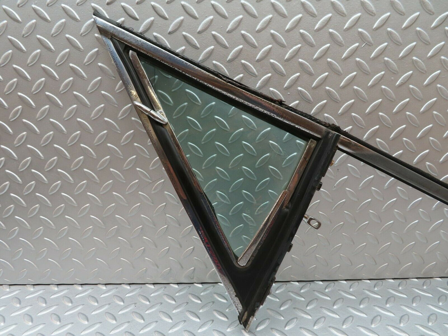 4600 Mercedes-Benz W114 280CE Coupe Front Left Quarter Window Glass